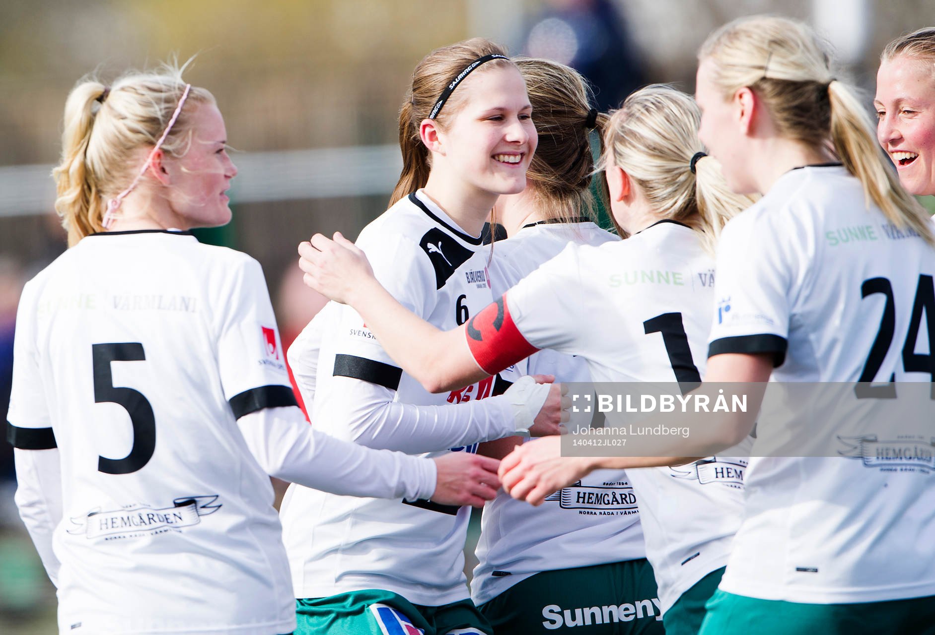 Mallbackens Sarah Bergman jublar med sina medspelare
