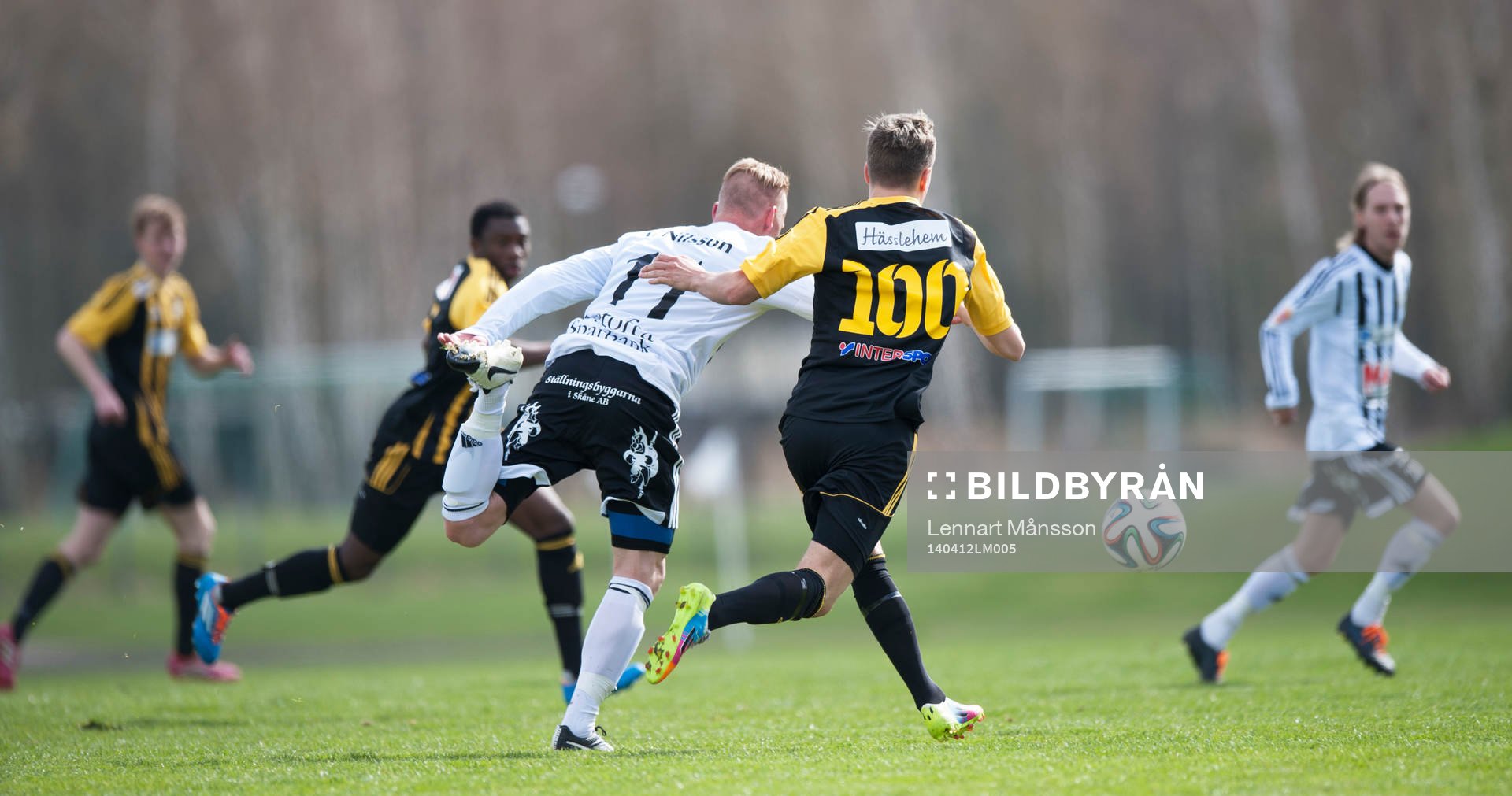 Hässleholms Danny Gunnarsson med tröja 100 i matchen i division 111 mellan IFK Hässleholm och Ifö Bromölla 12 april 2014.