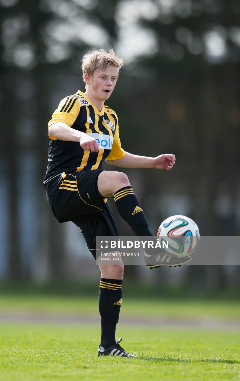 Hässleholms Philip Bengtsson i matchen i division 111