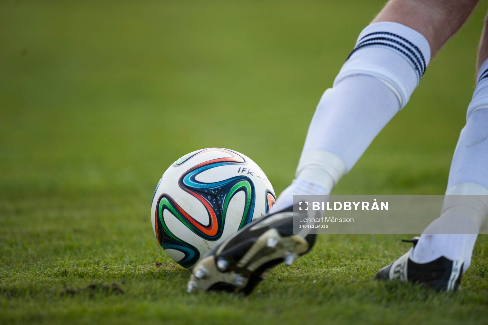 Tillslag på bollen i matchen i division 111 mellan IFK