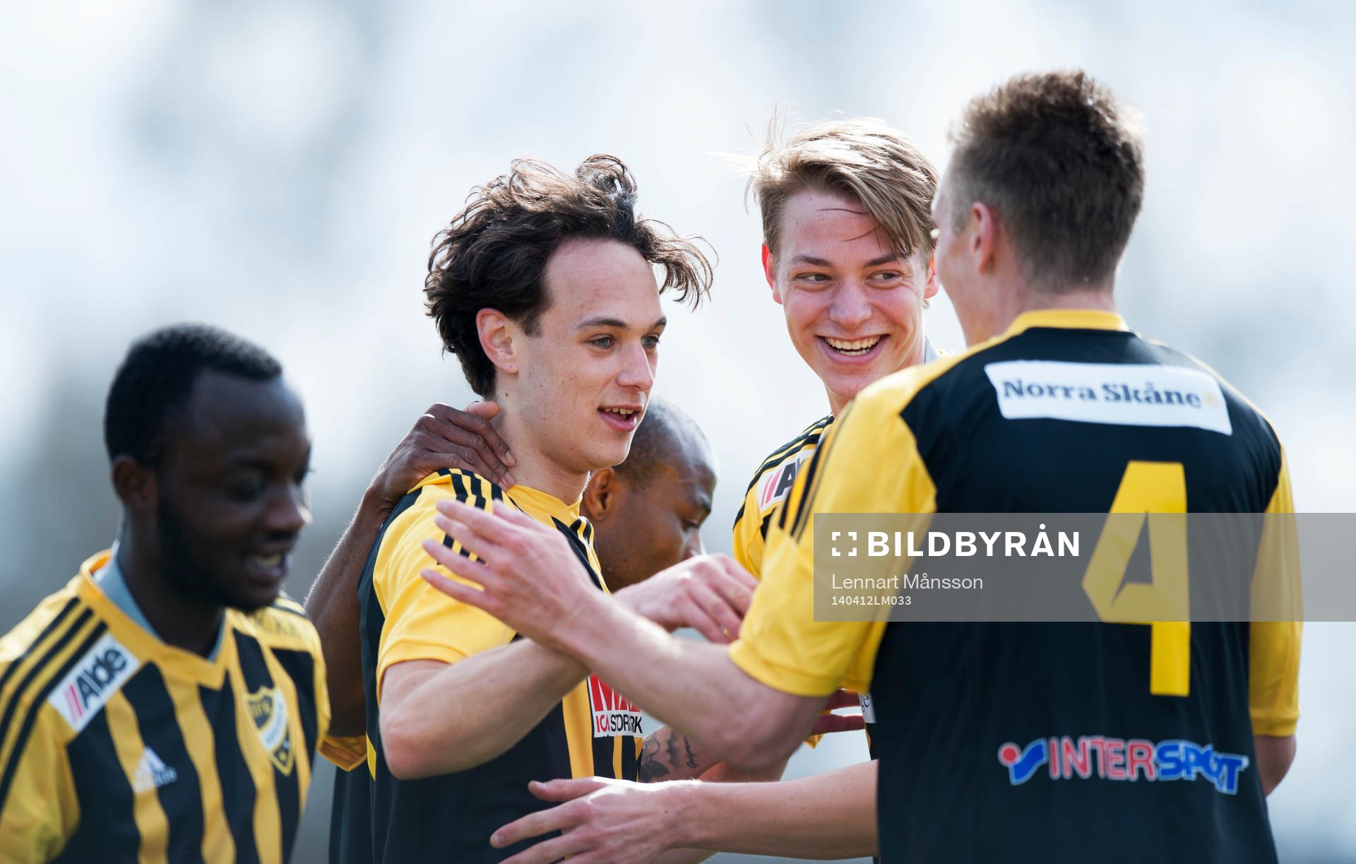 Hässleholms Karim Al-Asi har gjort 1-0 och jublar i