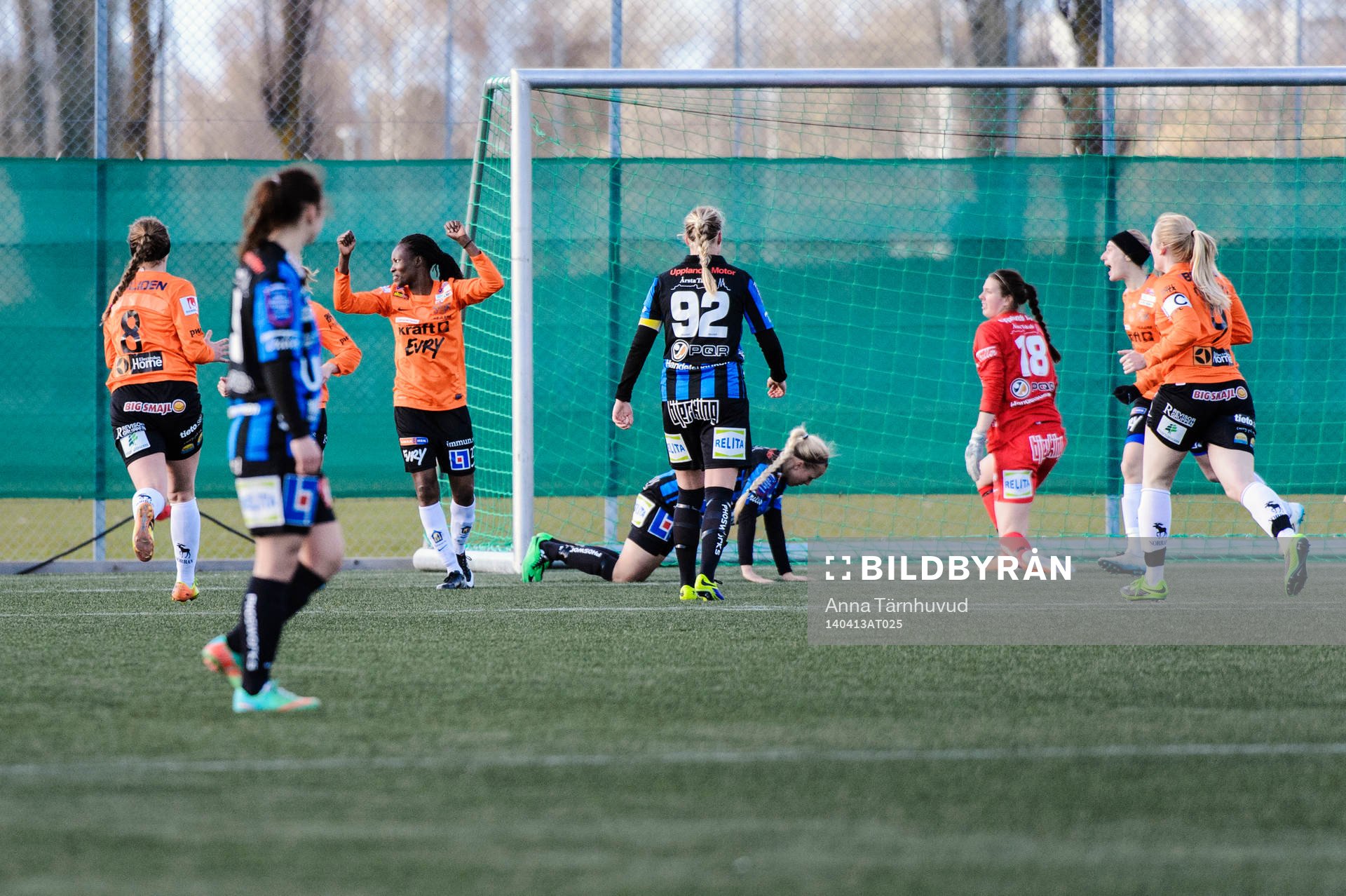 Sunnanås spelare jublar och Sirius spelare deppar