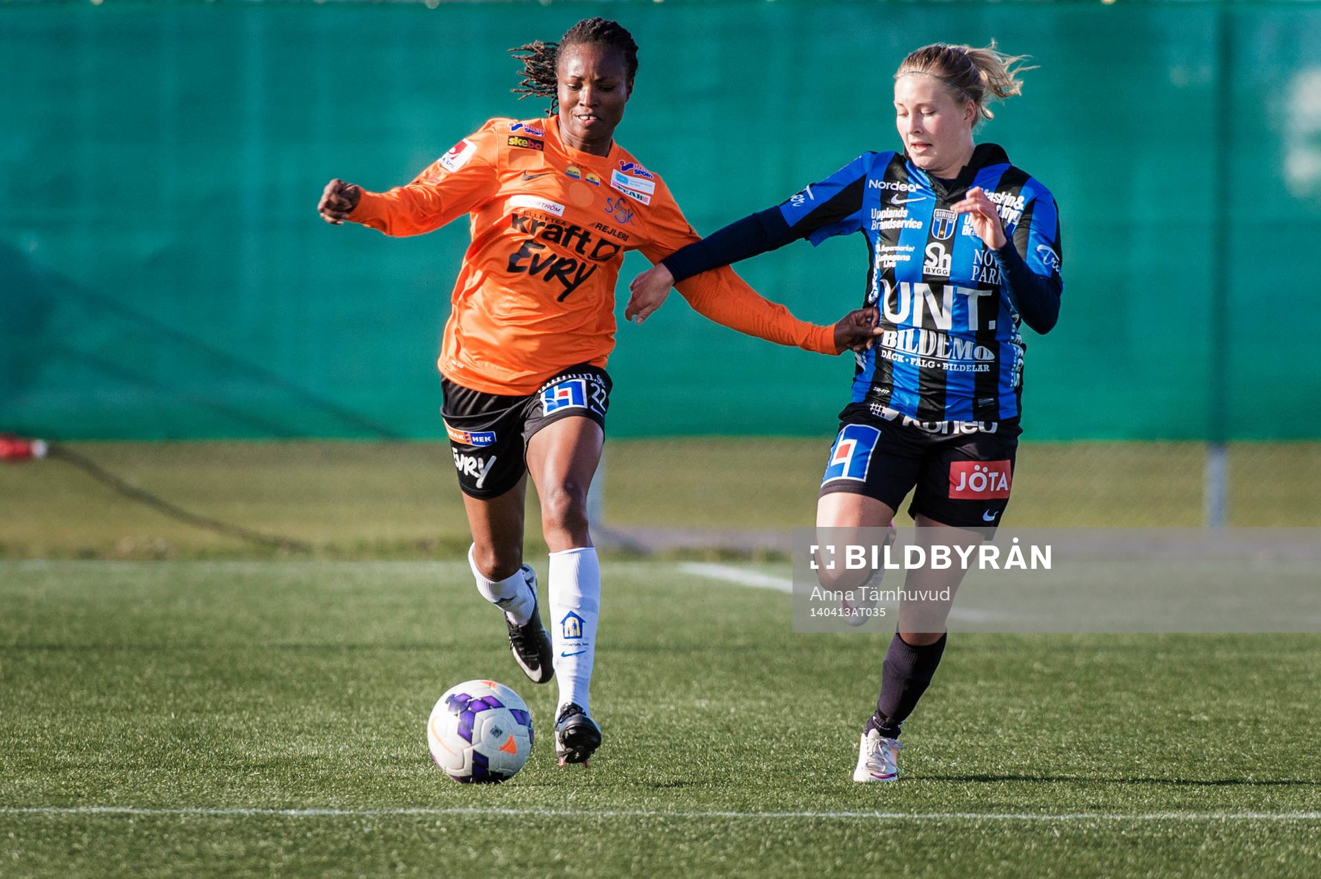 Sunnanås Perpetua Nkwocha och Sirius Fanny Andersson