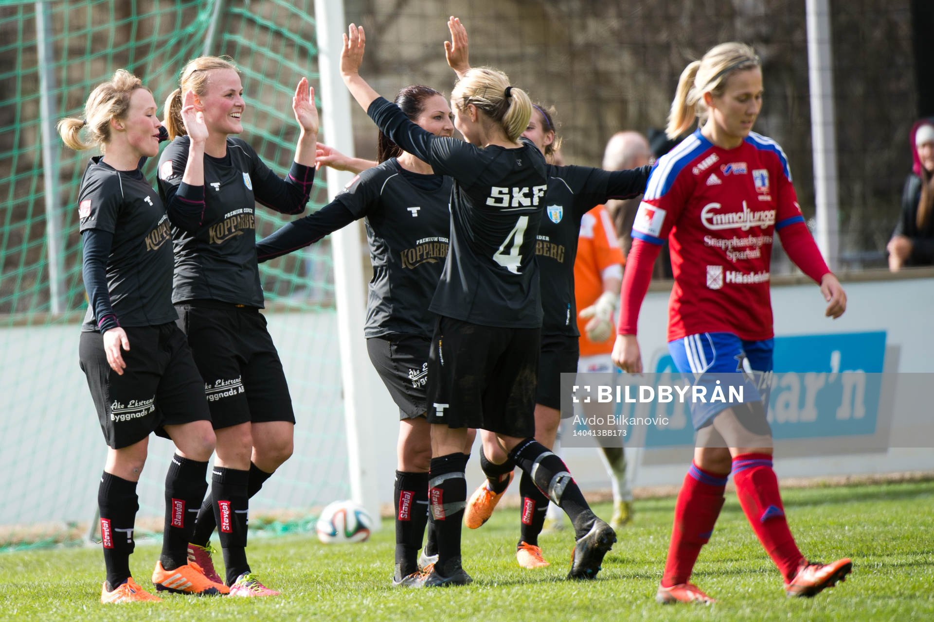 Kopparbergs Annica Sjölund jublar och Vittsjös Kirsty