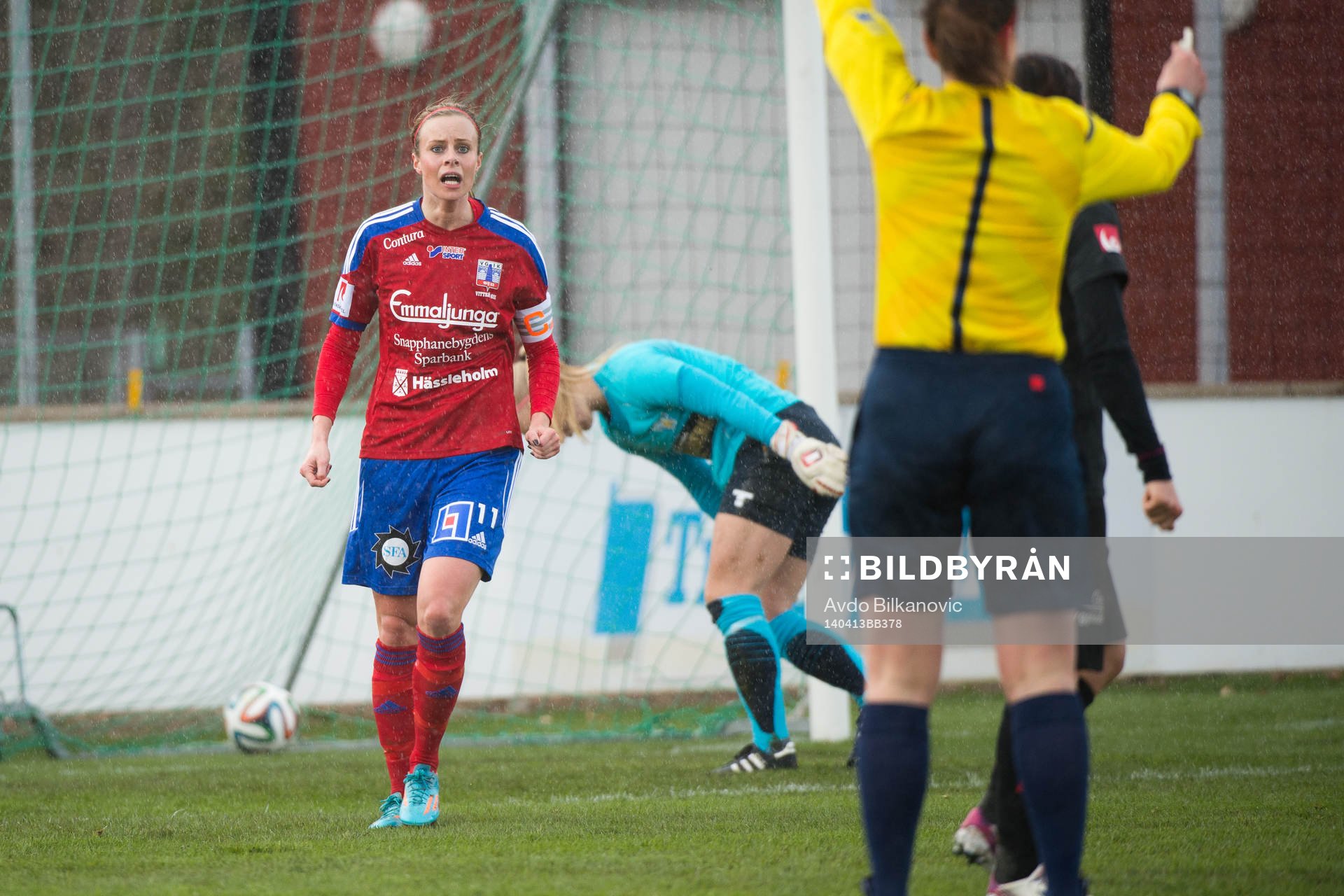 Vittsjös Sofie Andersson protesterar mot domare Annika