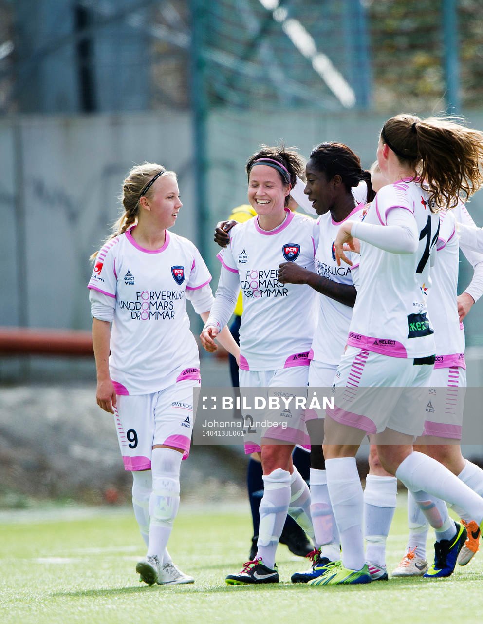 Rosengårds spelare jublar efter att Kathleen Radke gjort mål under fotbollsmatchen i allsvenskan för damer mellan AIK och Rosengård den 13 april 2014 i Stockholm.
