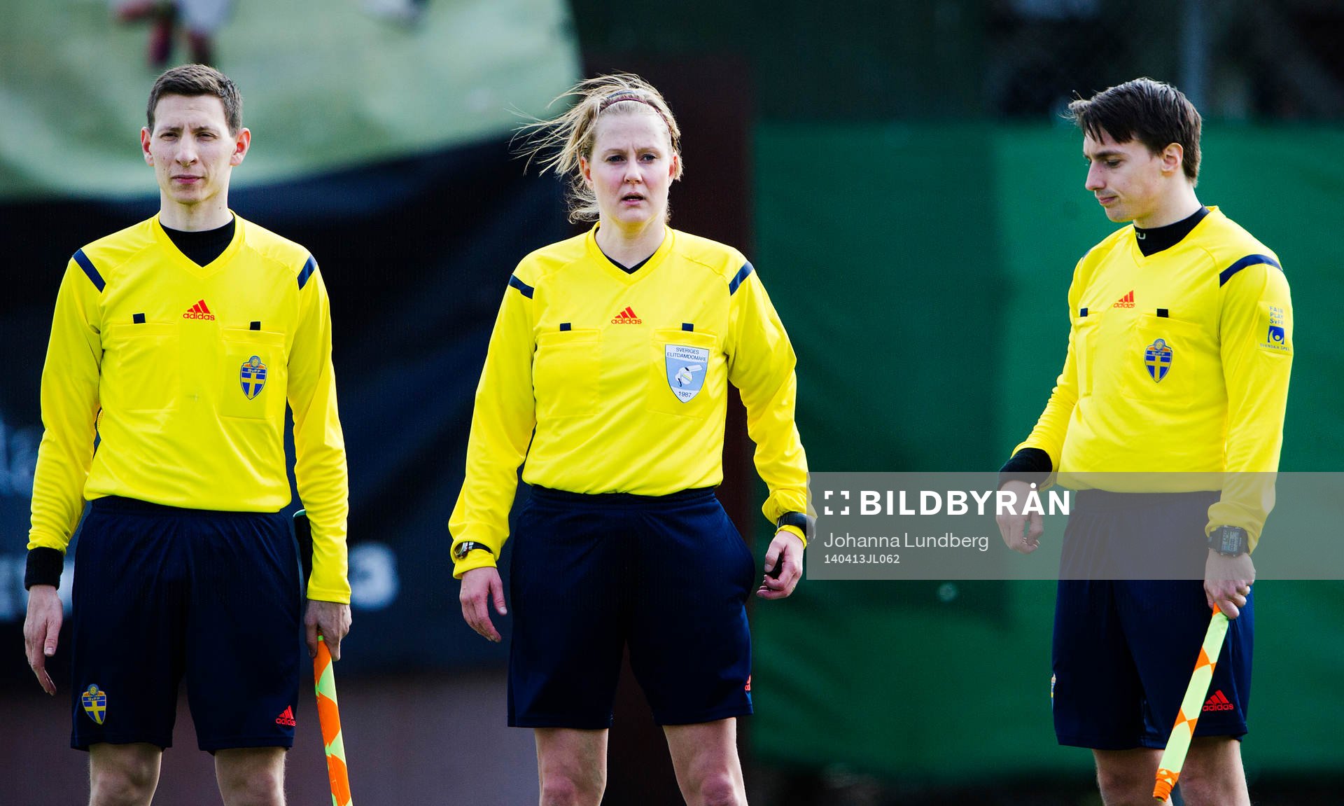 Domare Fikret Göker, Camilla Eriksson och Richard Holöien under fotbollsmatchen i allsvenskan för damer mellan AIK och Rosengård den 13 april 2014 i Stockholm.