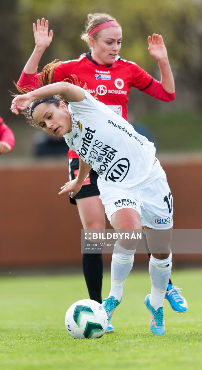 Tyresös Malin Diaz Pettersson bringas på fall i matchen i