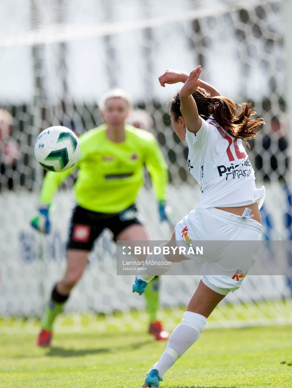 Tyresös Malin Diaz Pettersson skjuter mor Kristianstads