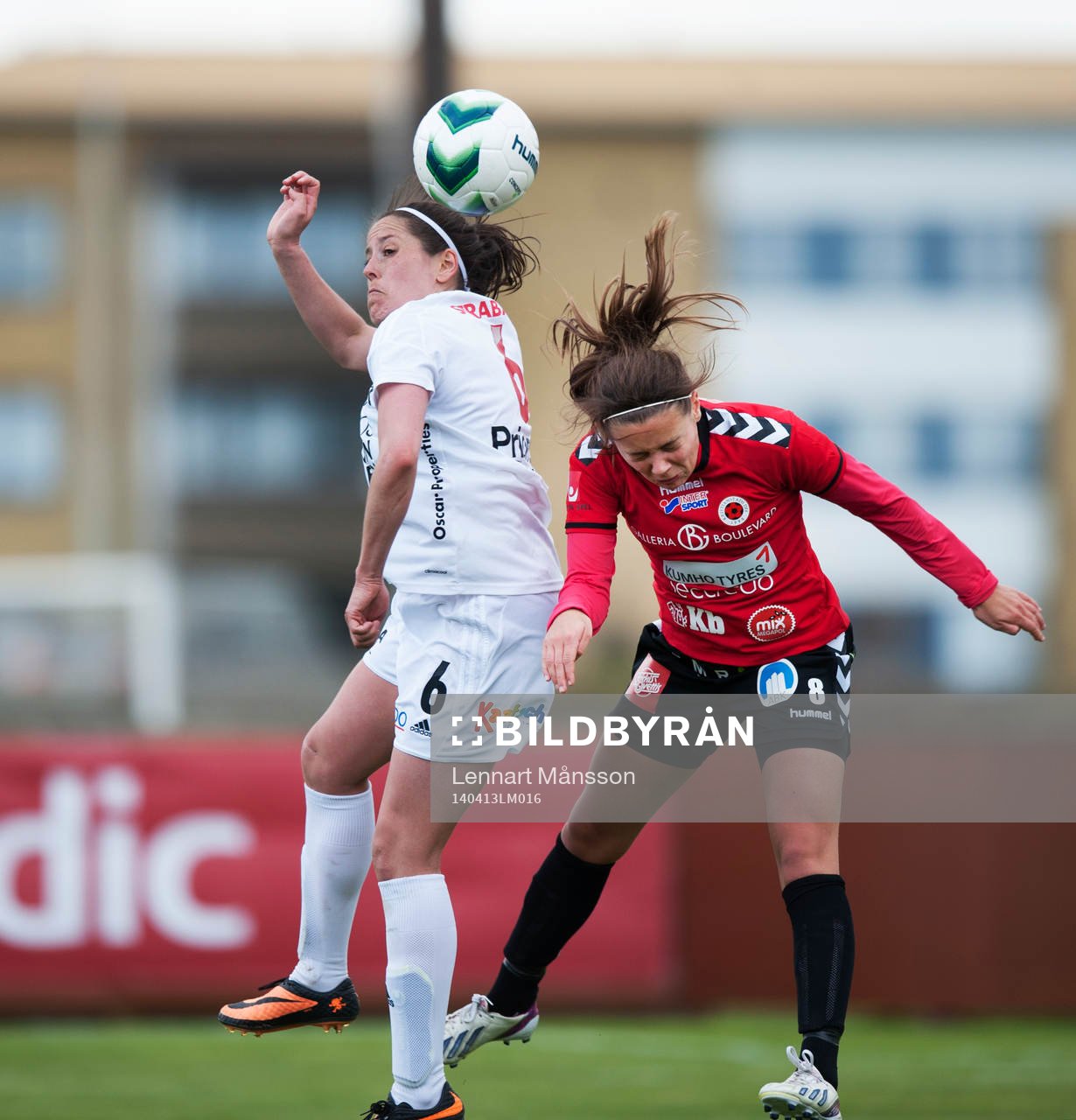 Tyresös Madelaine Edlund och Kristianstads Alice Nilsson i