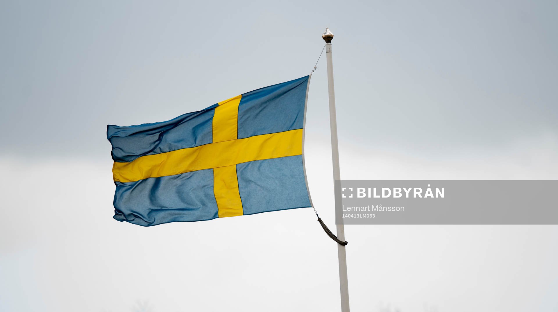 Svenska flaggan i matchen i damallsvenskan i fotboll mellan