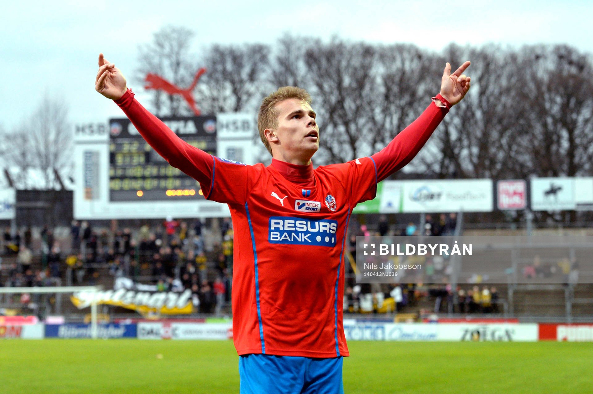 Helsingborgs Elias Andersson jublar efter att ha gjort 4-2 under den allsvenska fotbollsmatchen mellan Helsingborg och Häcken den 13 april 2014 i Helsingborg.