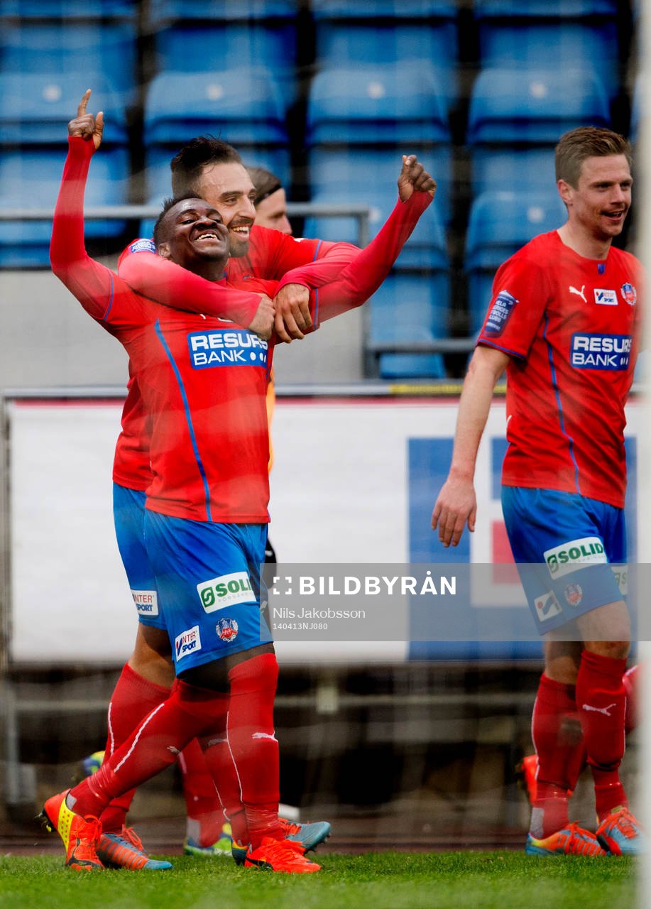 Helsingborgs David Accam och Abdul Khalili jublar