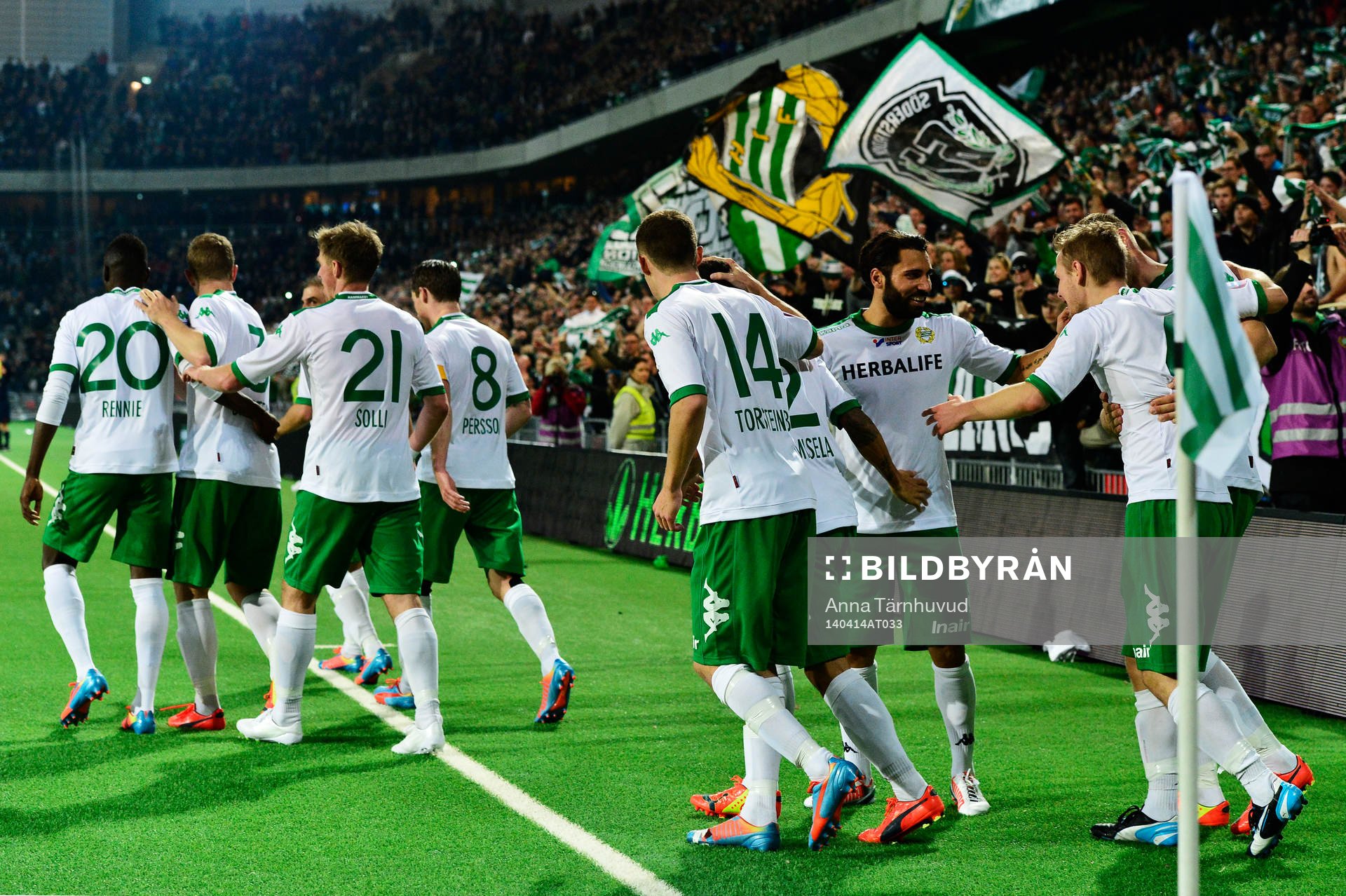Hammarbys Erik Israelsson jublar