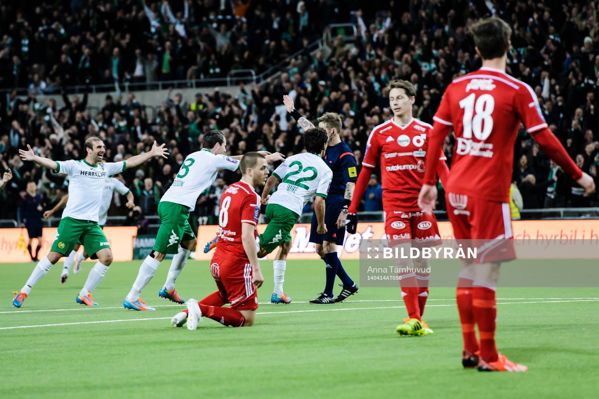 Hammarbys spelare firar