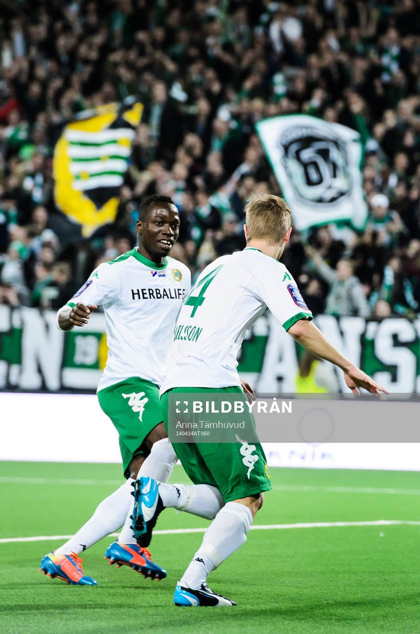Hammarbys Amadaiya Rennie jublar med Erik Israelssonsom
