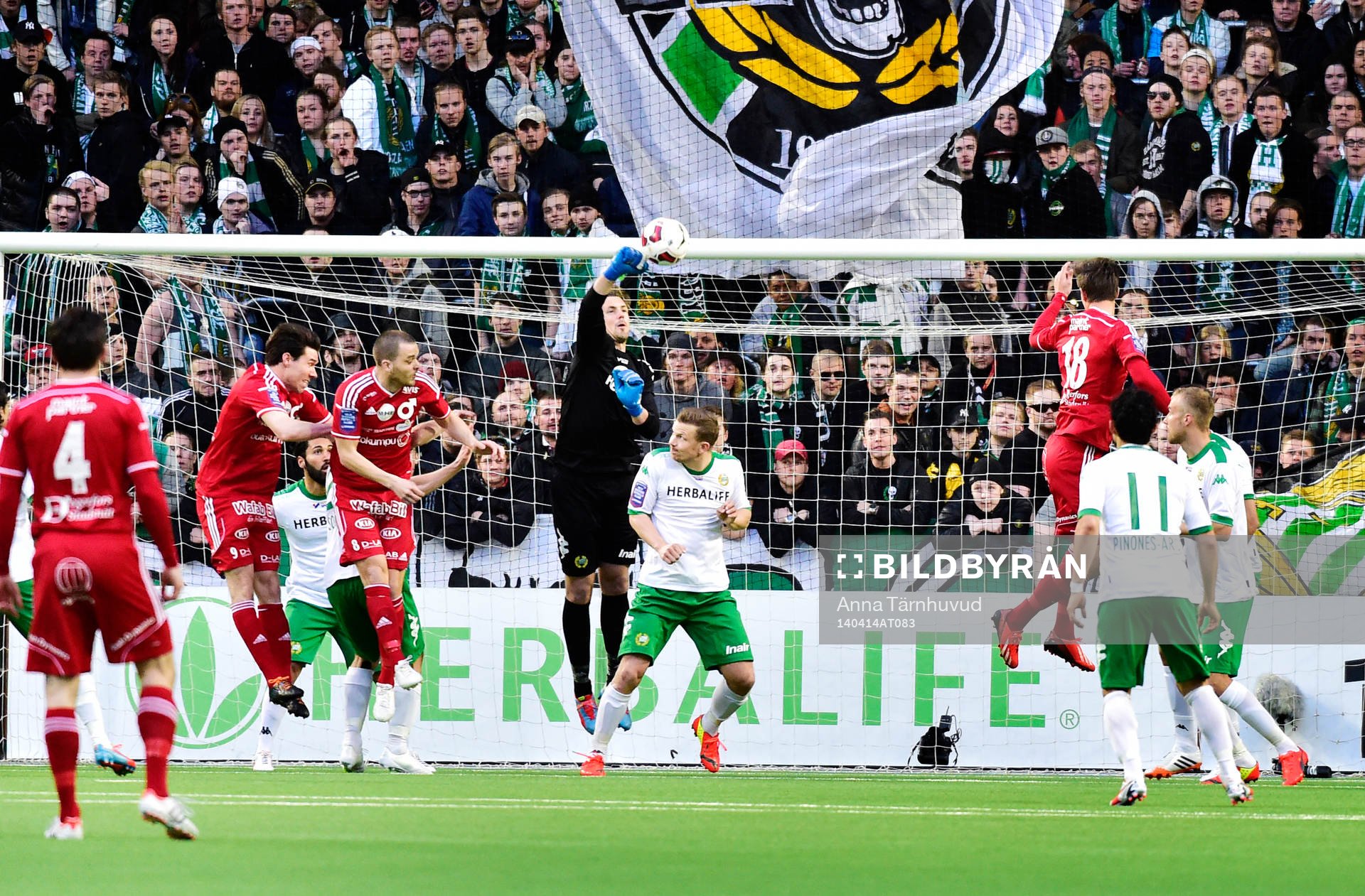 Hammarbys målvakt Johannes Hopf räddar ett skott under fotbollsmatchen i Superettan mellan Hammarby och Degerfors den 14 april 2014.