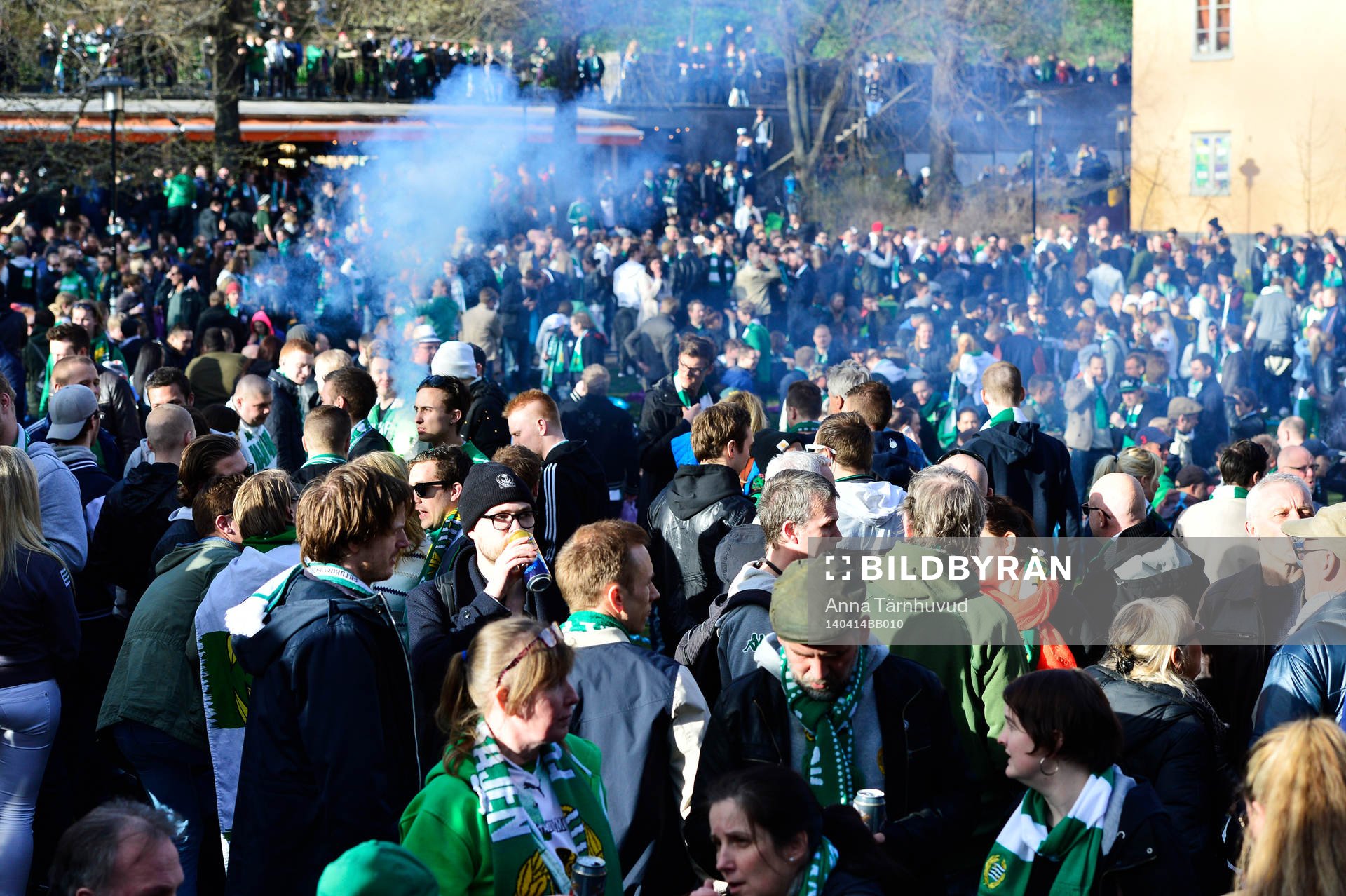 Bajen Fans anordnade en spontan promenad mellan