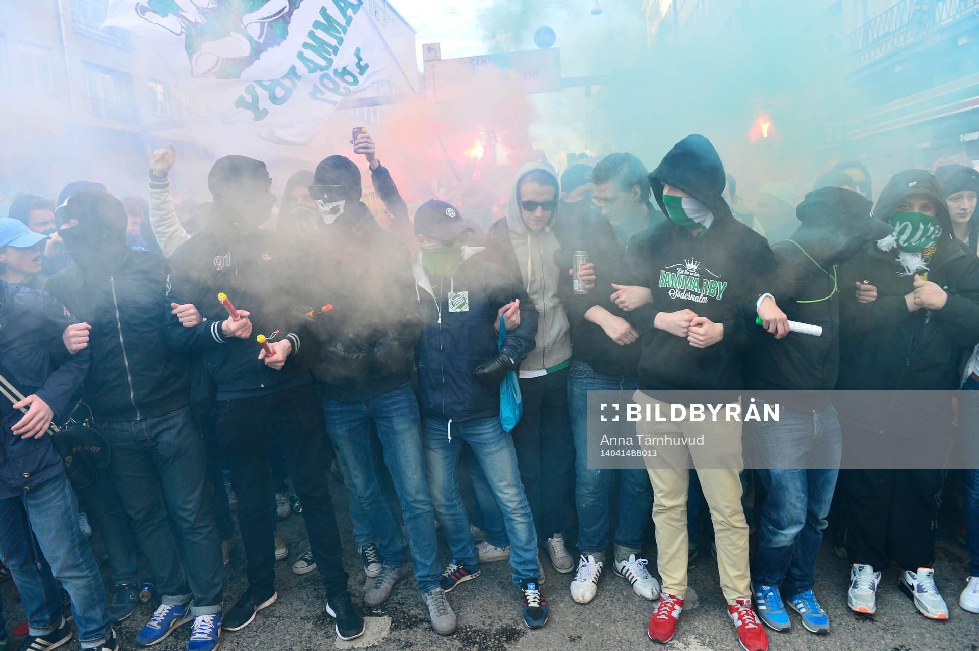 Bajen Fans anordnade en spontan promenad mellan