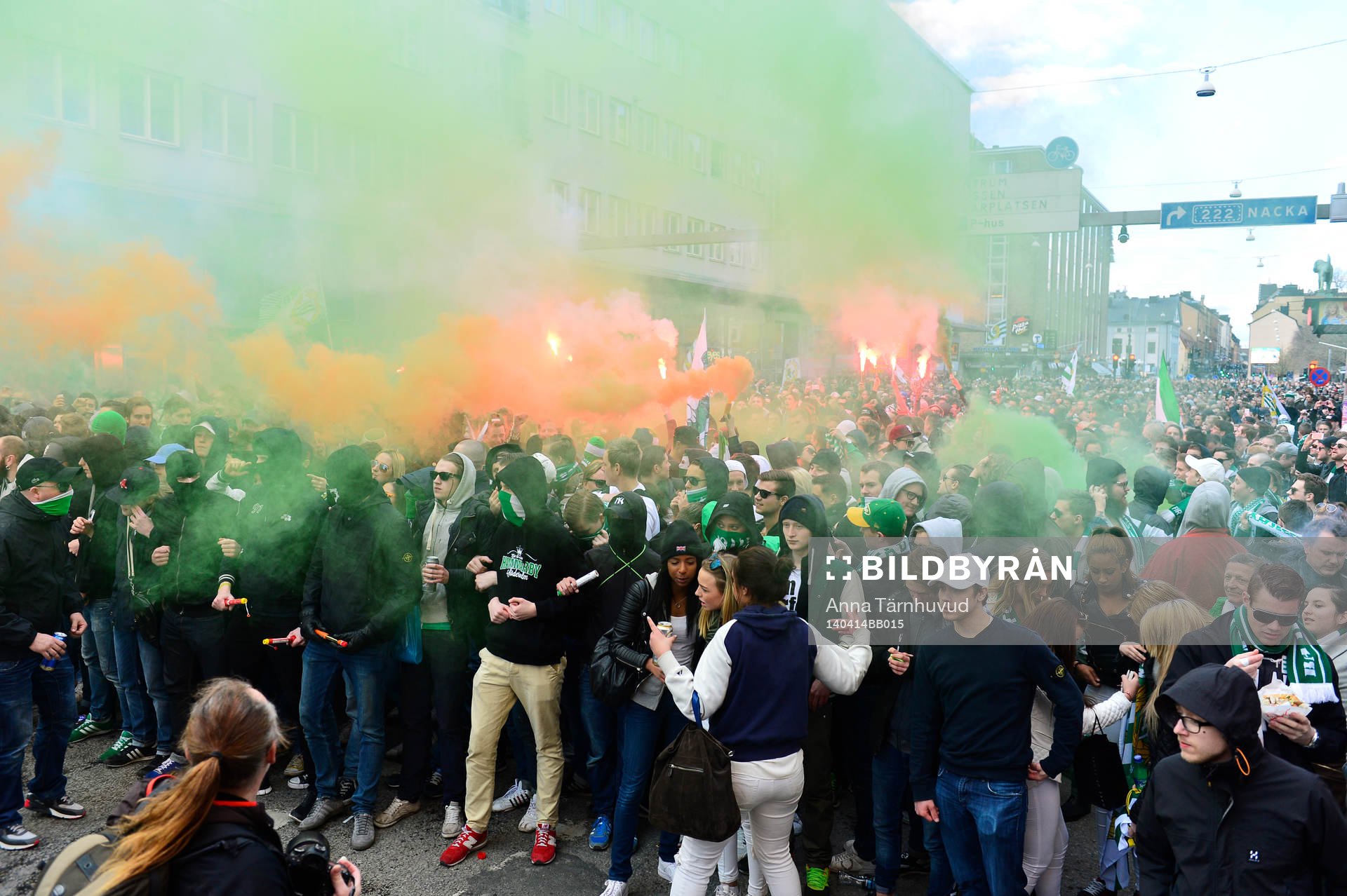 Bajen Fans anordnade en spontan promenad mellan