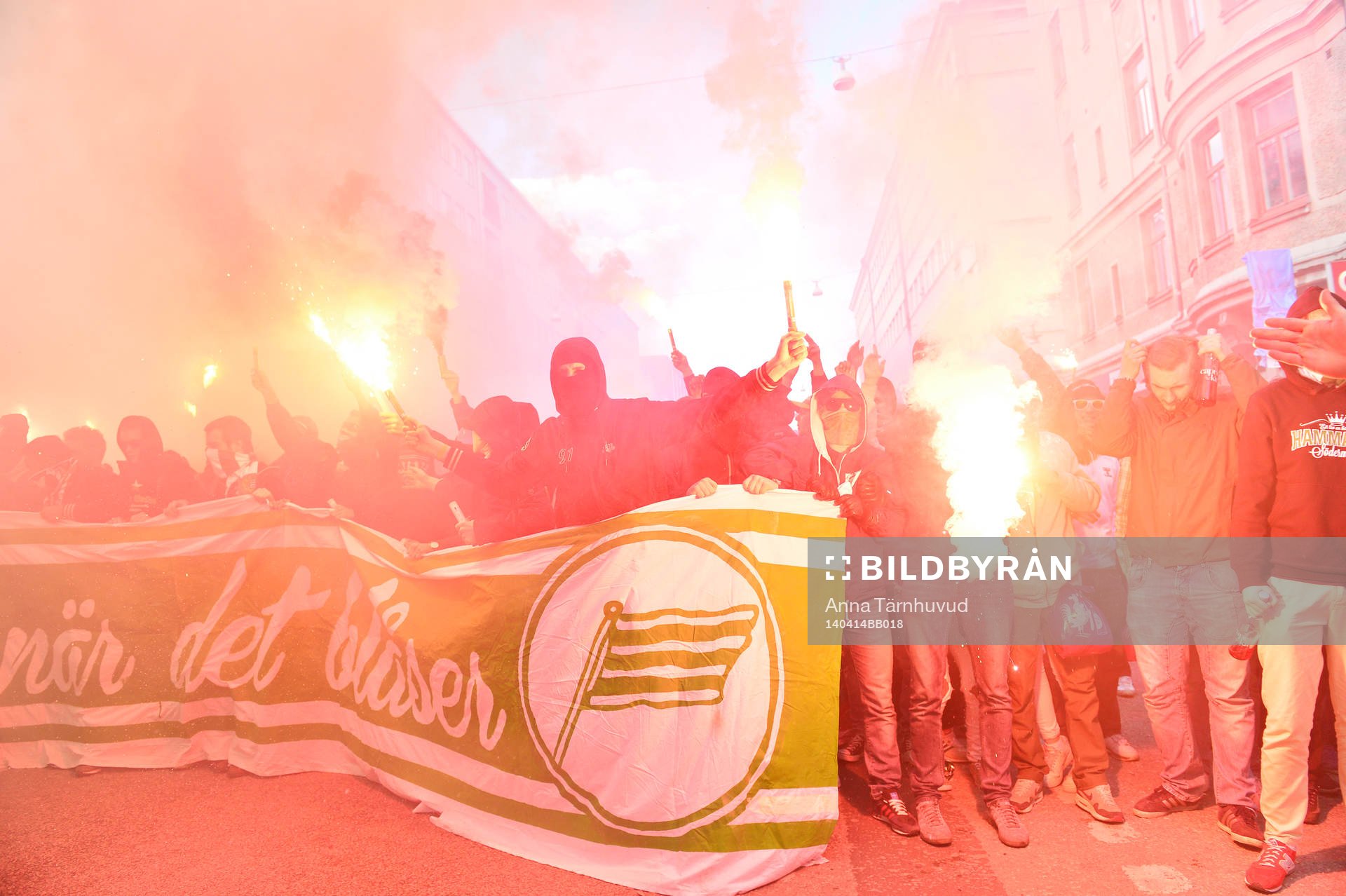 Bajen Fans anordnade en spontan promenad mellan