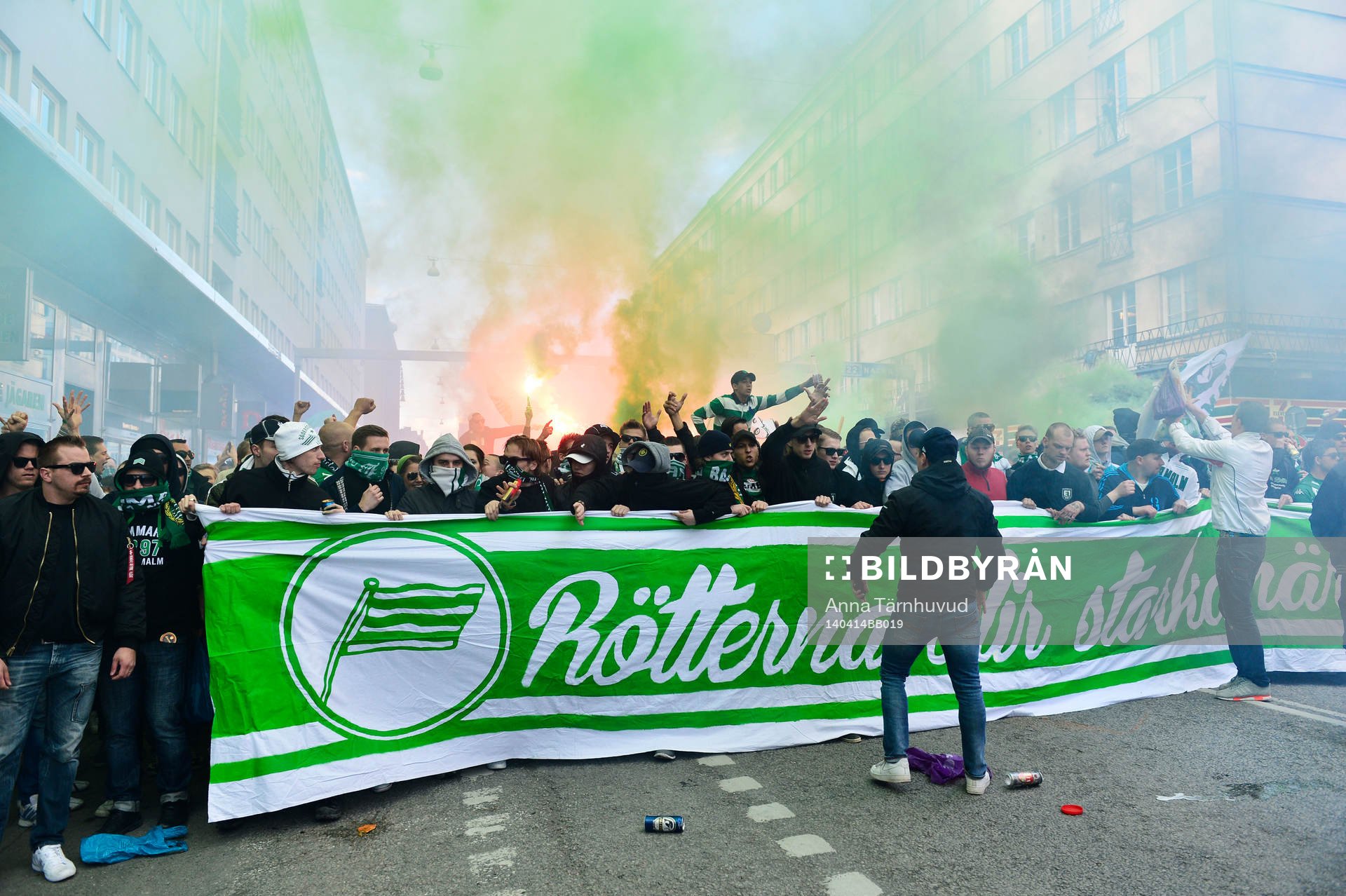 Bajen Fans anordnade en spontan promenad mellan