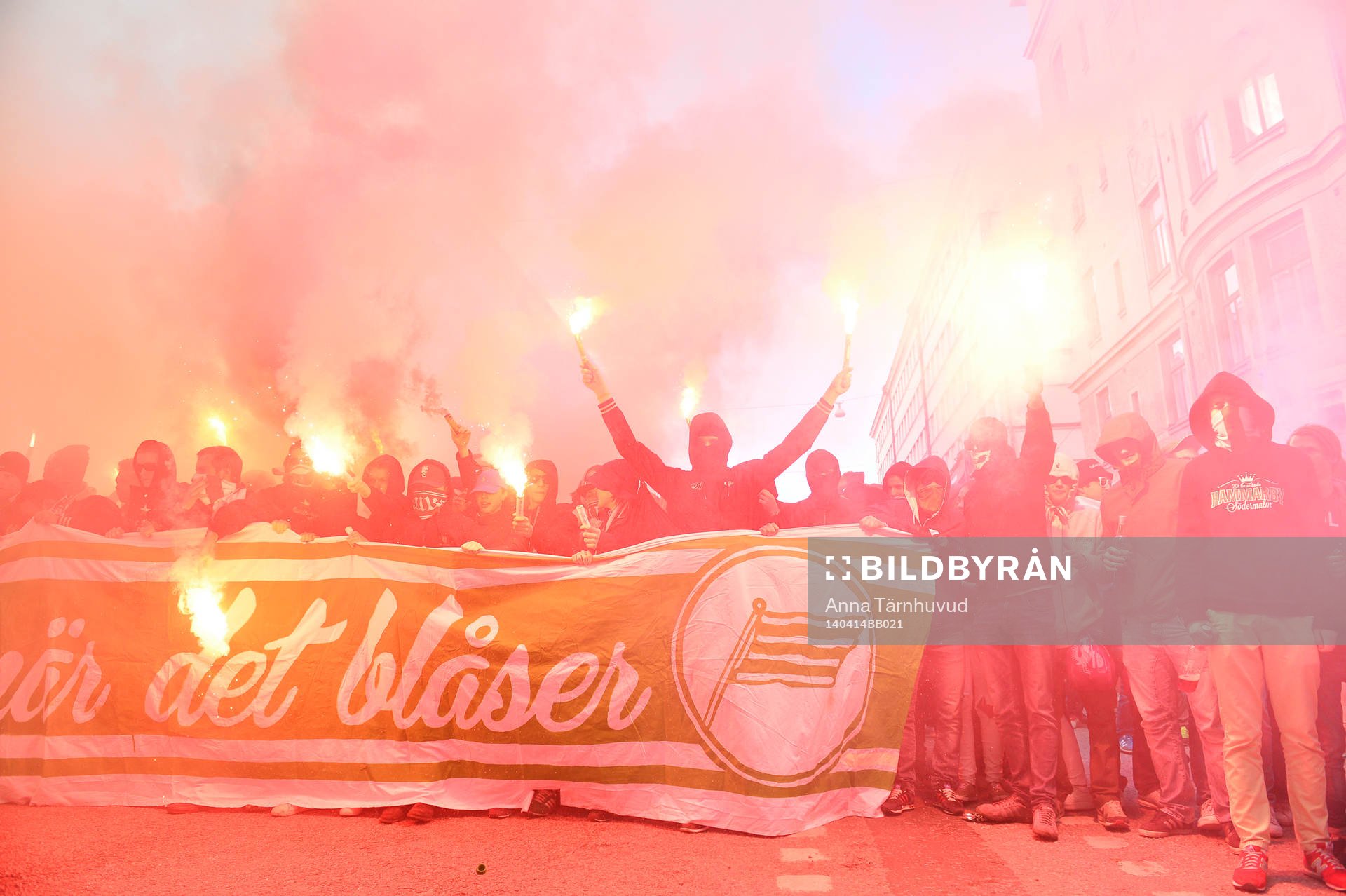 Bajen Fans anordnade en spontan promenad mellan