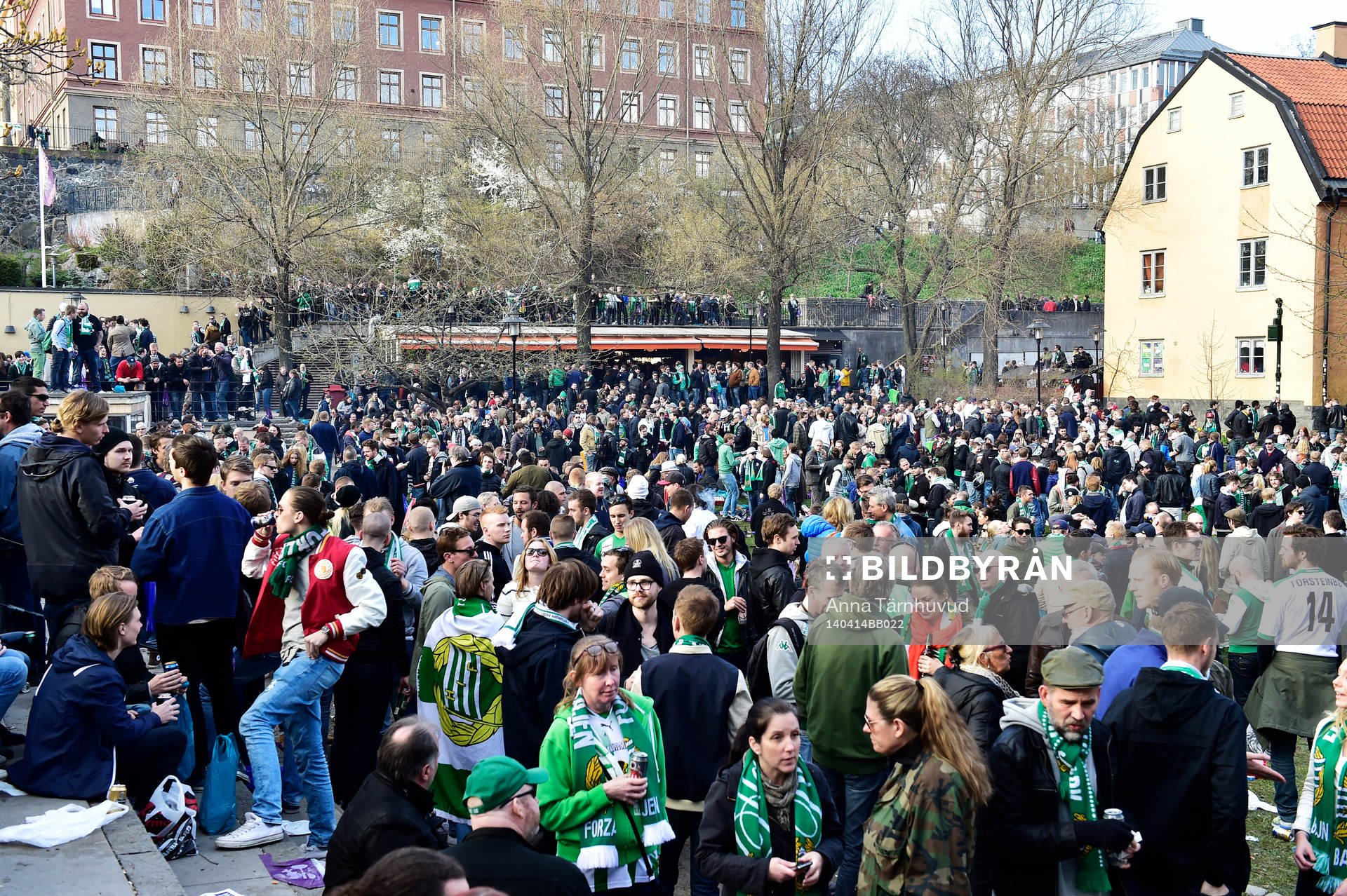 Bajen Fans anordnade en spontan promenad mellan