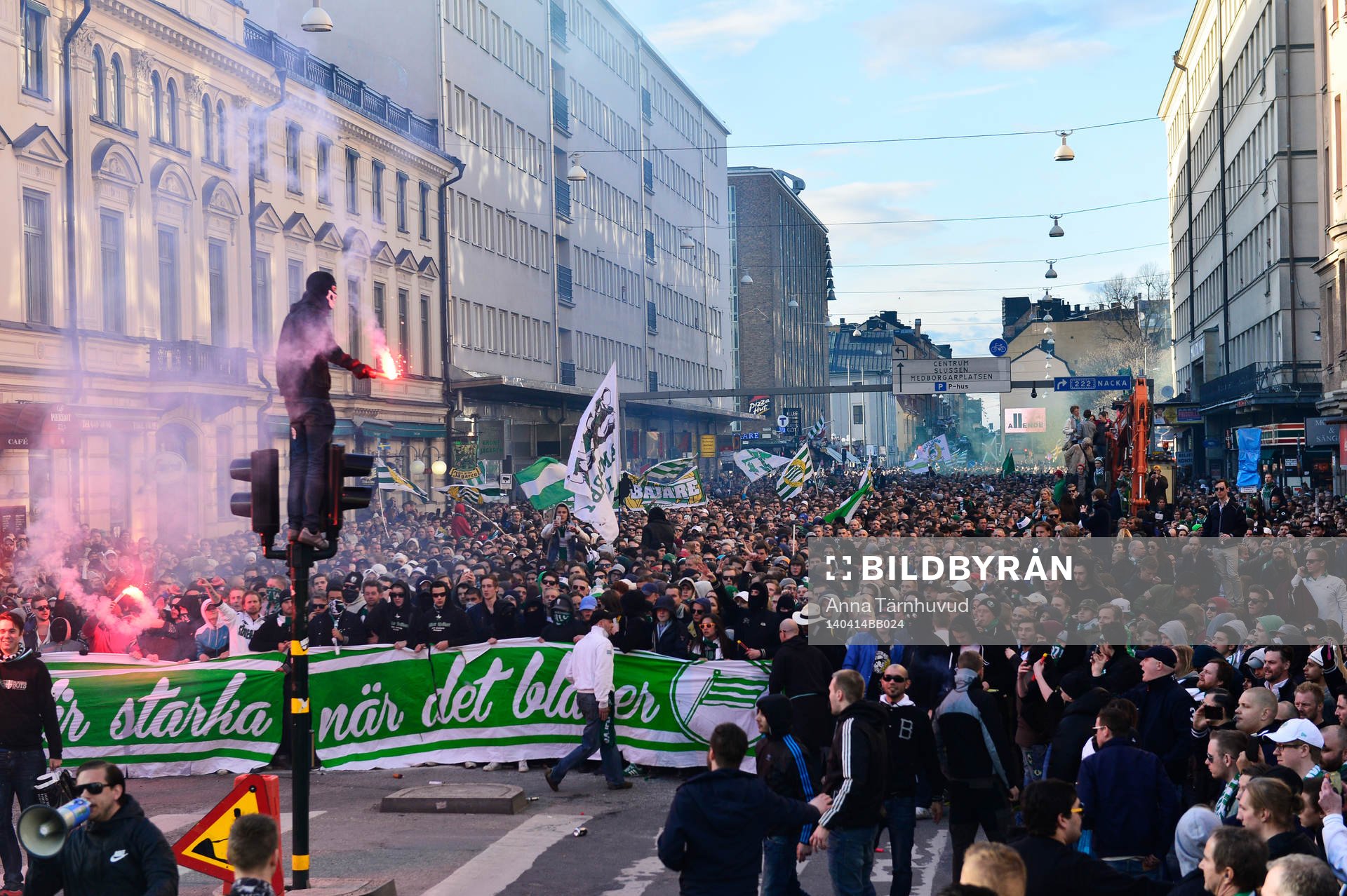 Bajen Fans anordnade en spontan promenad mellan