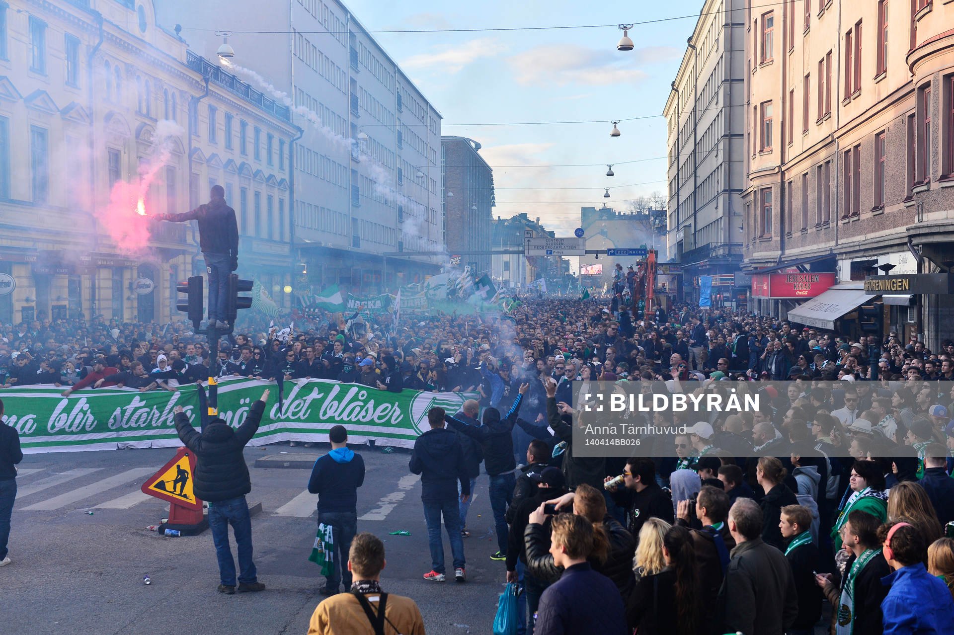 Bajen Fans anordnade en spontan promenad mellan