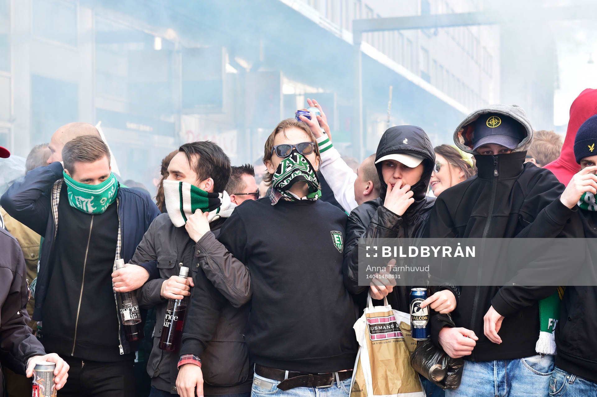 Bajen Fans anordnade en spontan promenad mellan