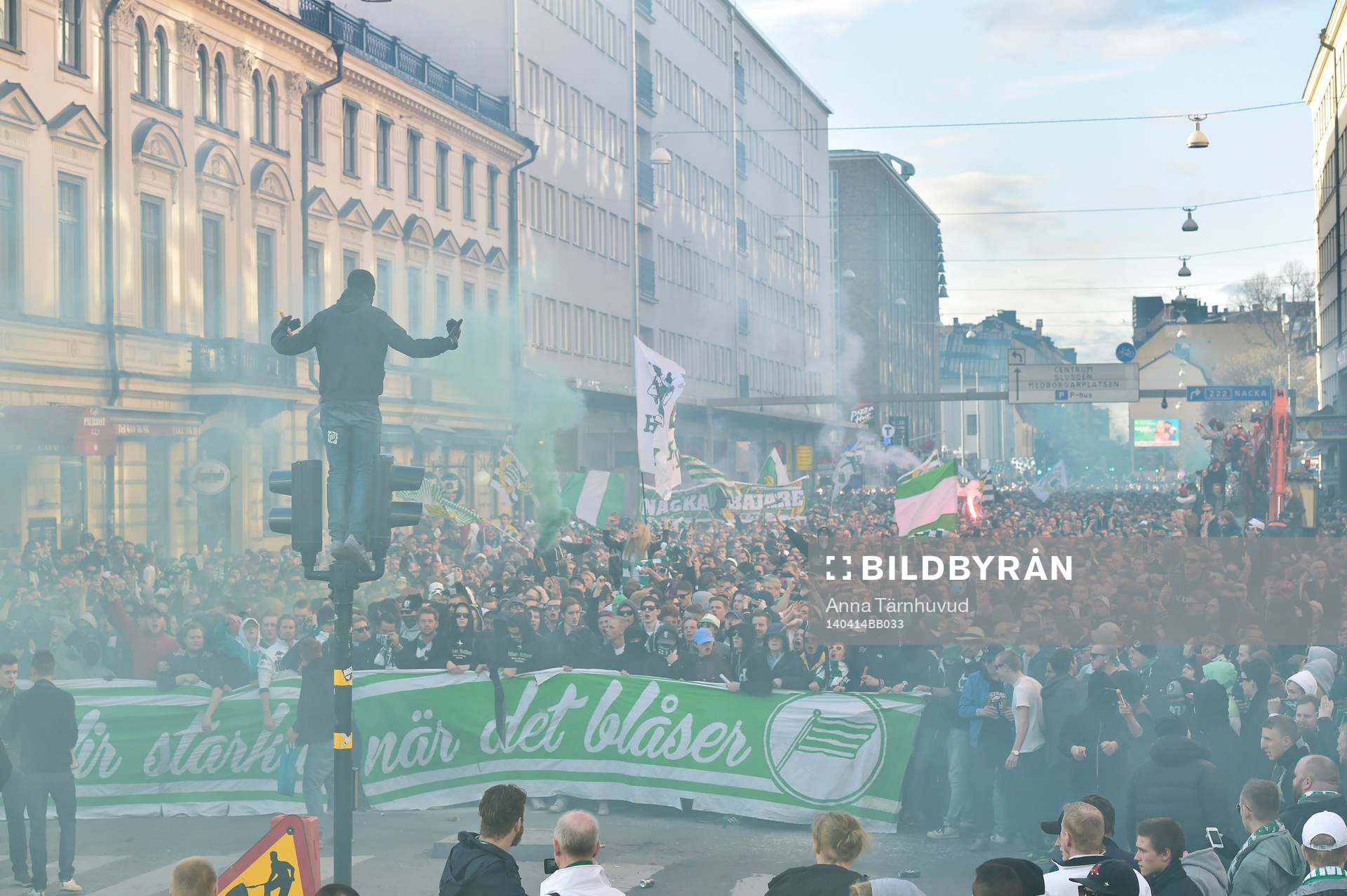 Bajen Fans anordnade en spontan promenad mellan