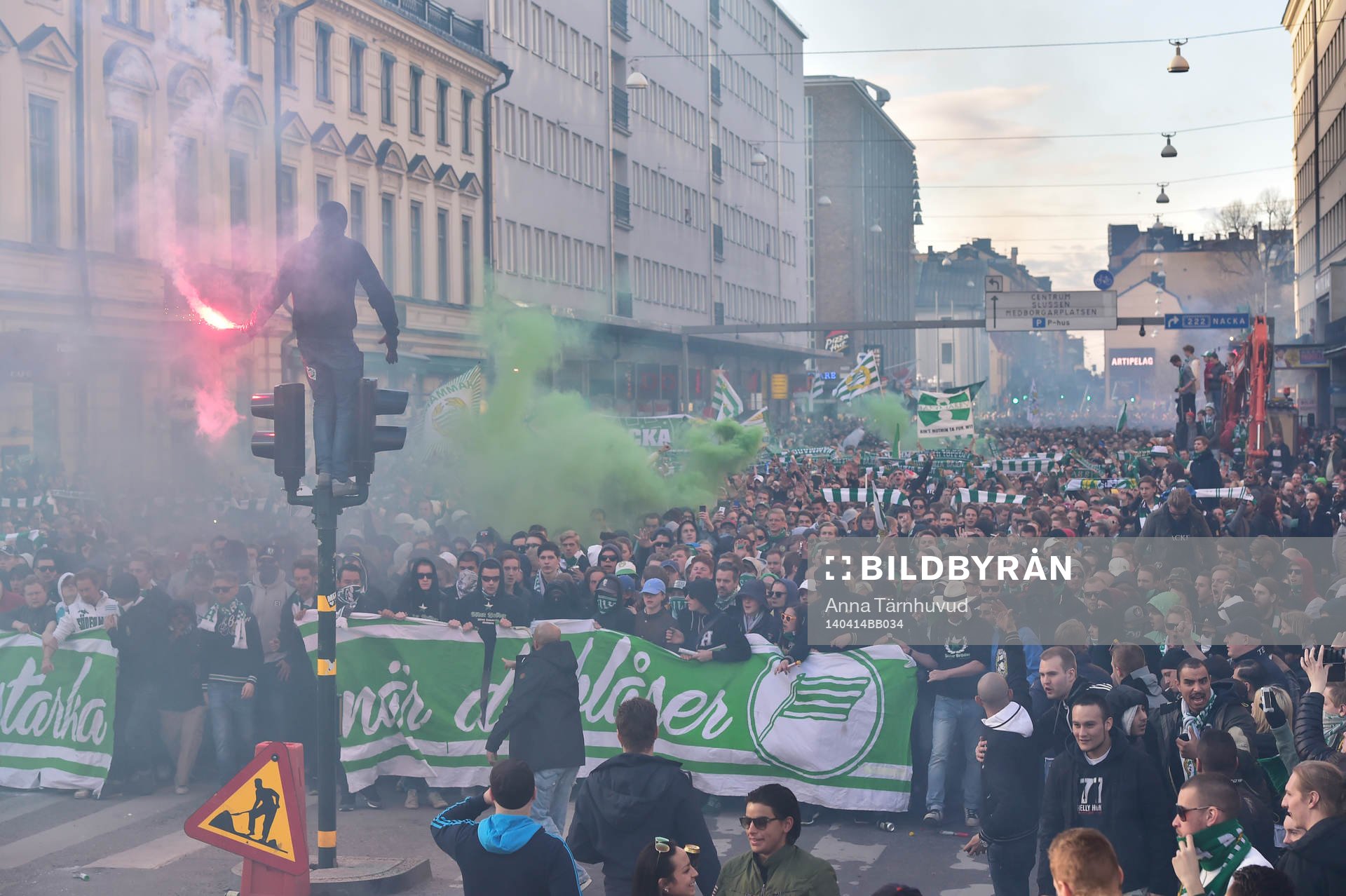 Bajen Fans anordnade en spontan promenad mellan