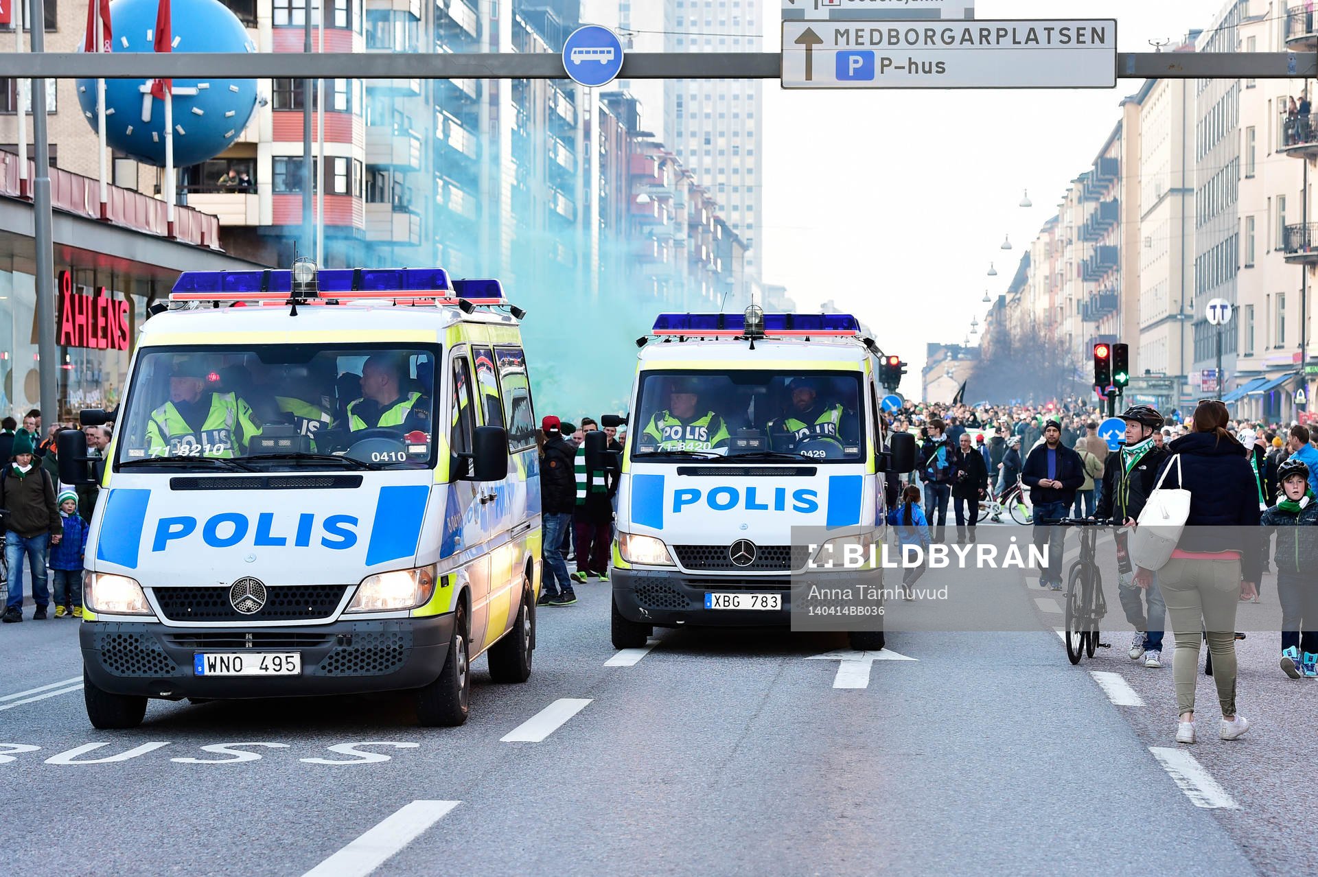 Bajen Fans anordnade en spontan promenad mellan