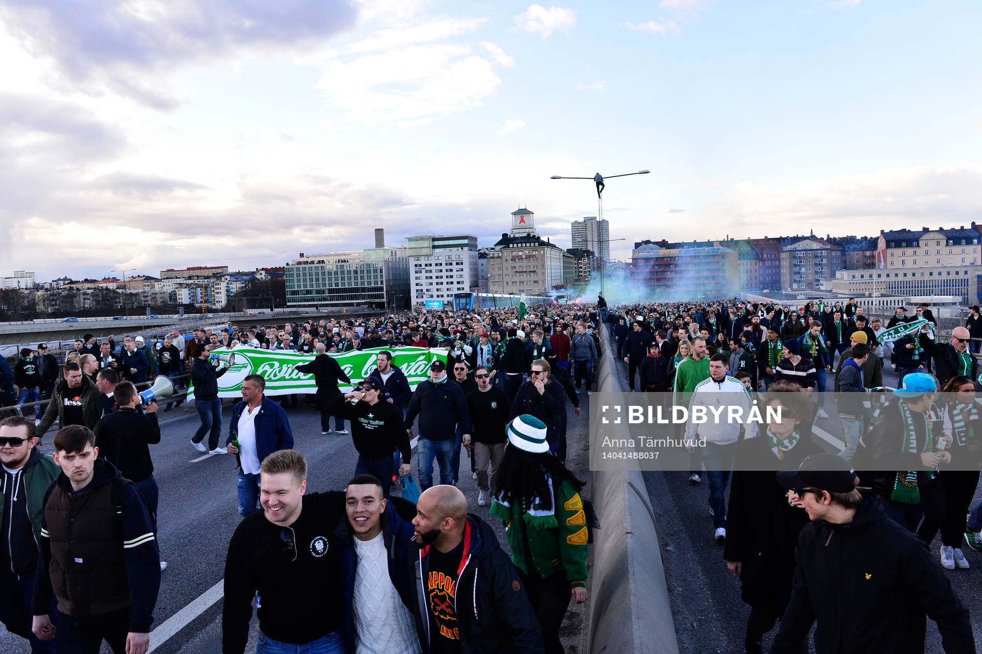 Bajen Fans anordnade en spontan promenad mellan