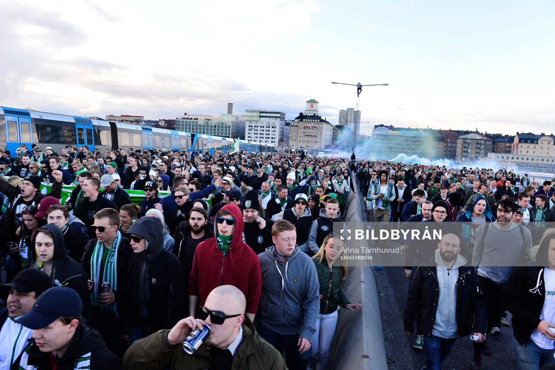 Bajen Fans anordnade en spontan promenad mellan