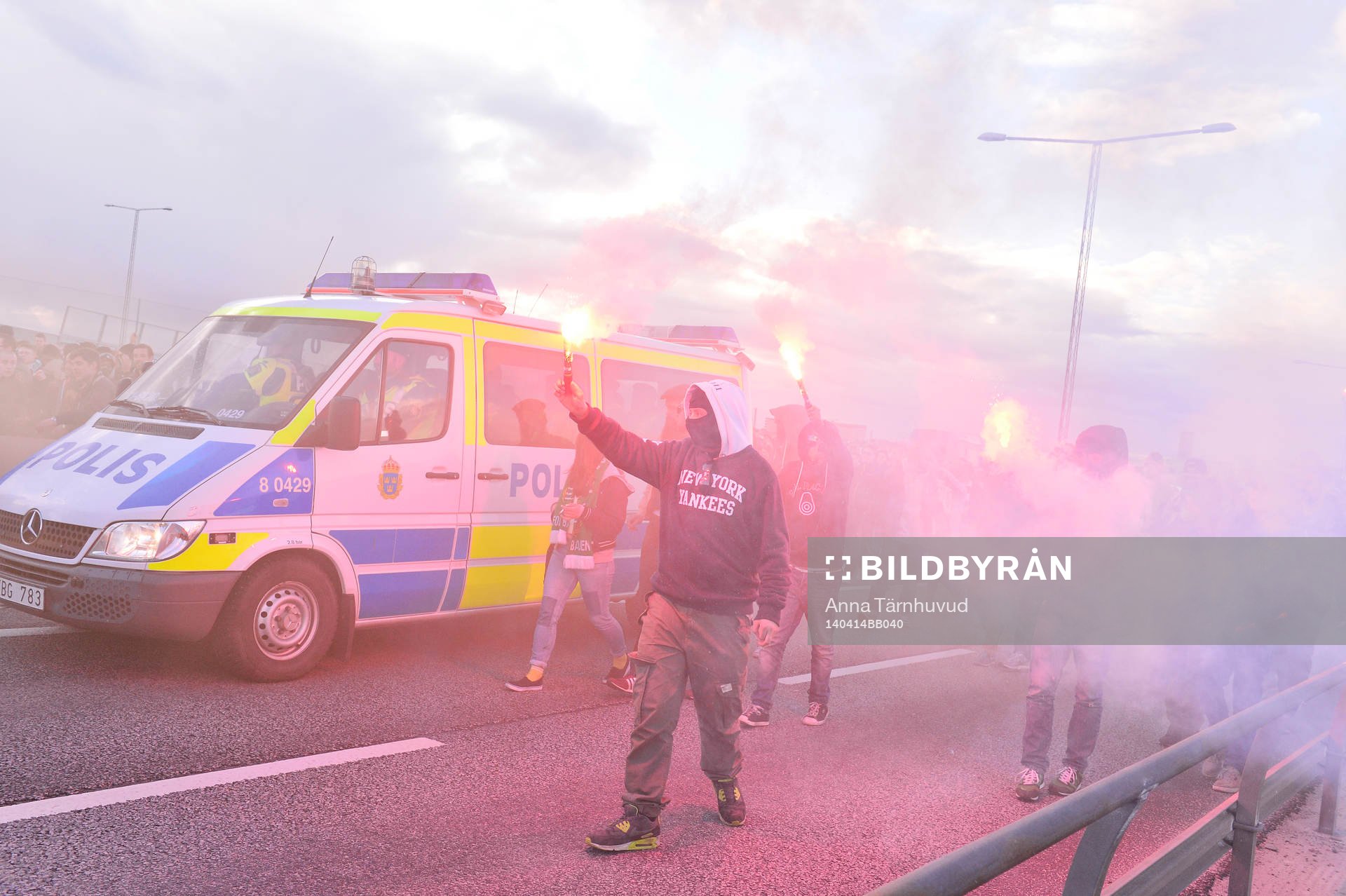 Bajen Fans anordnade en spontan promenad mellan