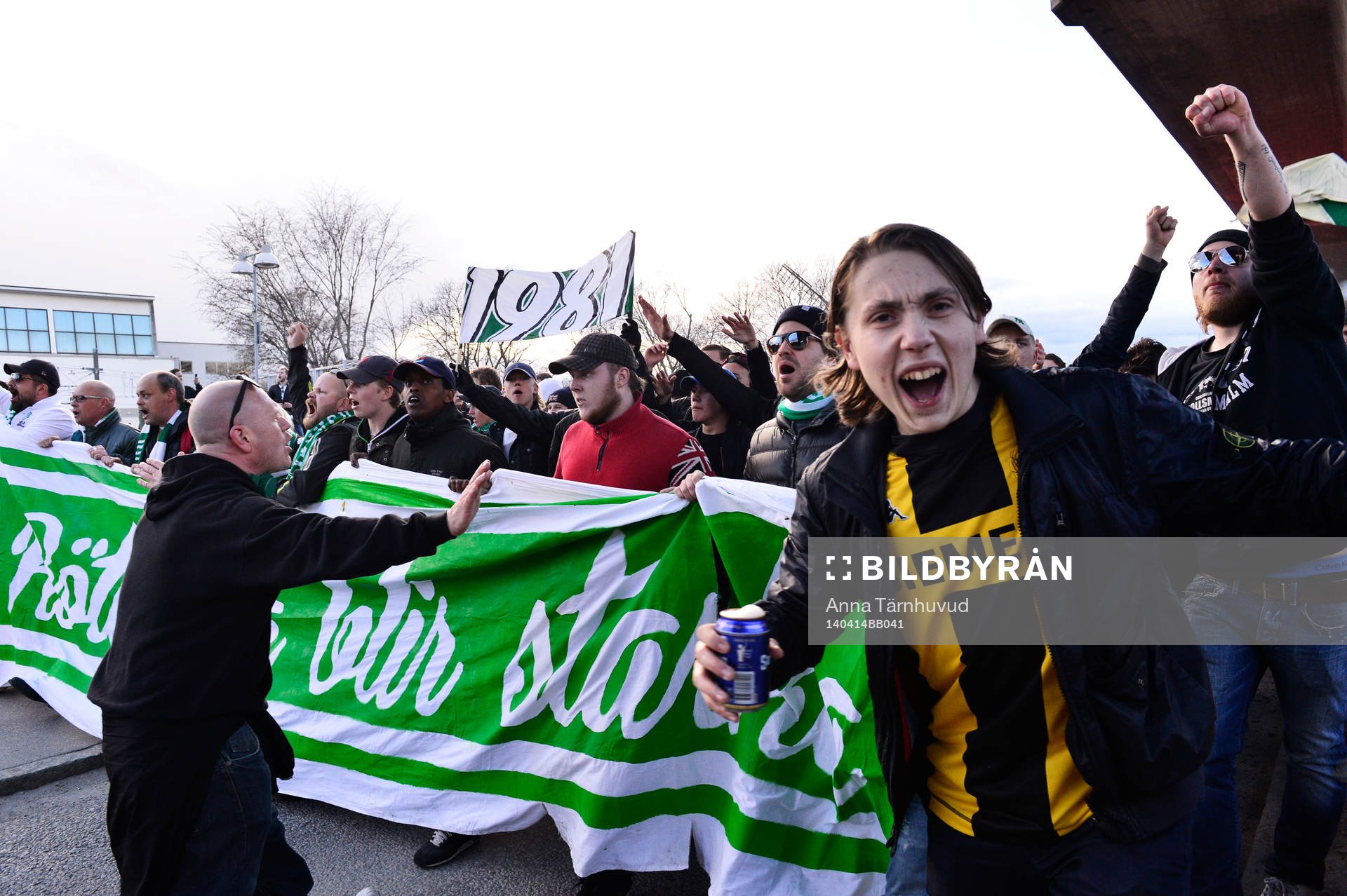 Bajen Fans anordnade en spontan promenad mellan