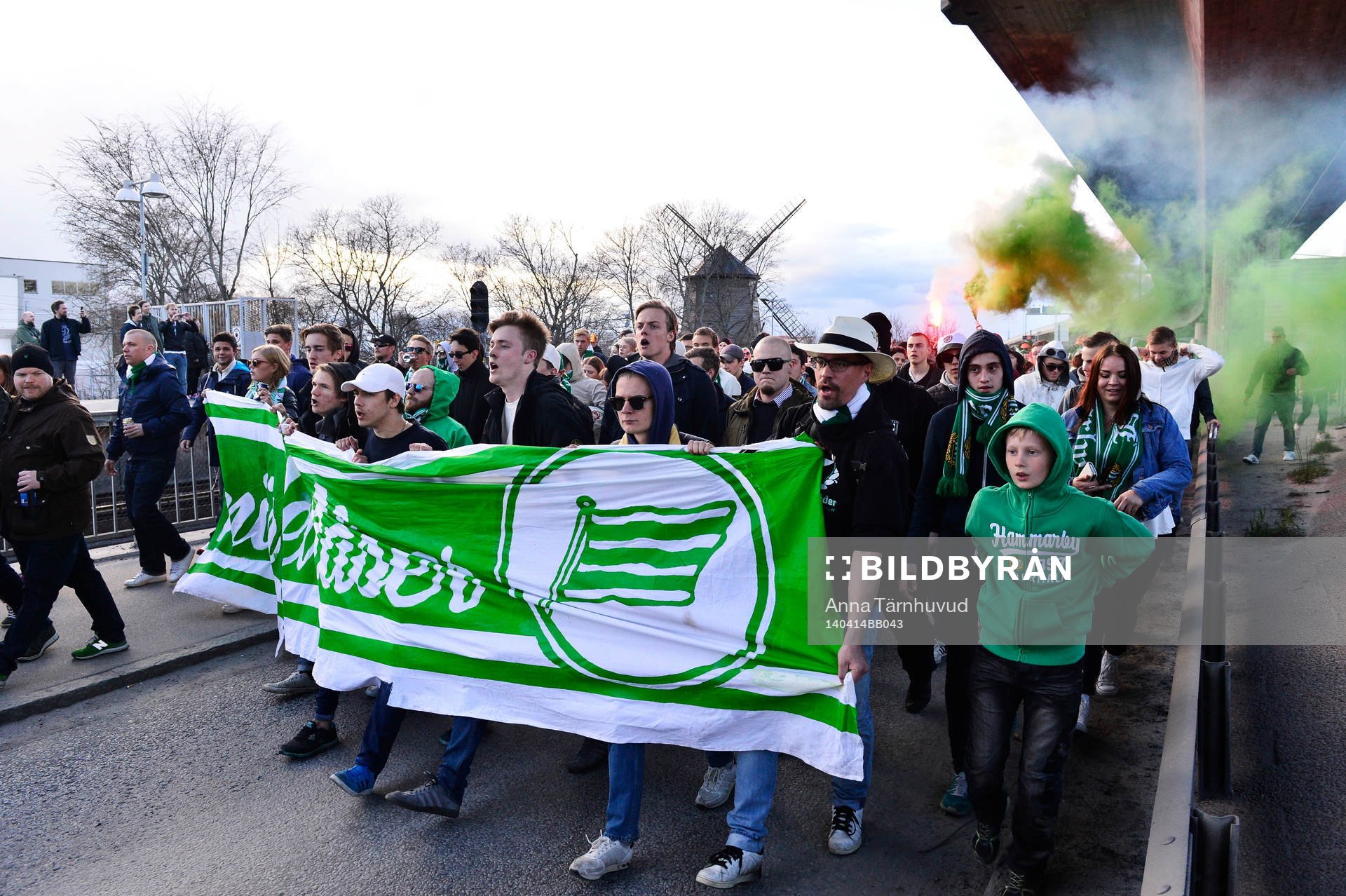 Bajen Fans anordnade en spontan promenad mellan