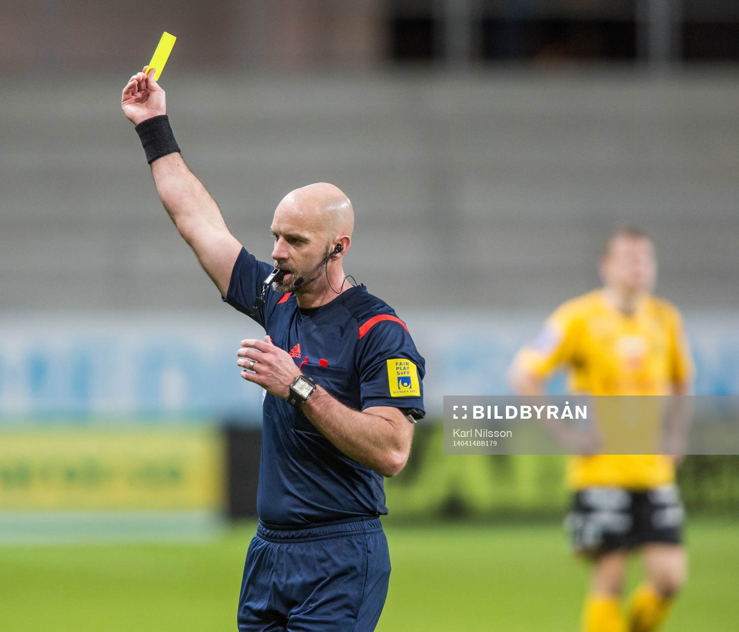 Domaren Stefan Johannesson under fotbollsmatchen i  i Allsvenskan mellan Kalmar och Elfsborg den 14 April 2014 i Kalmar.