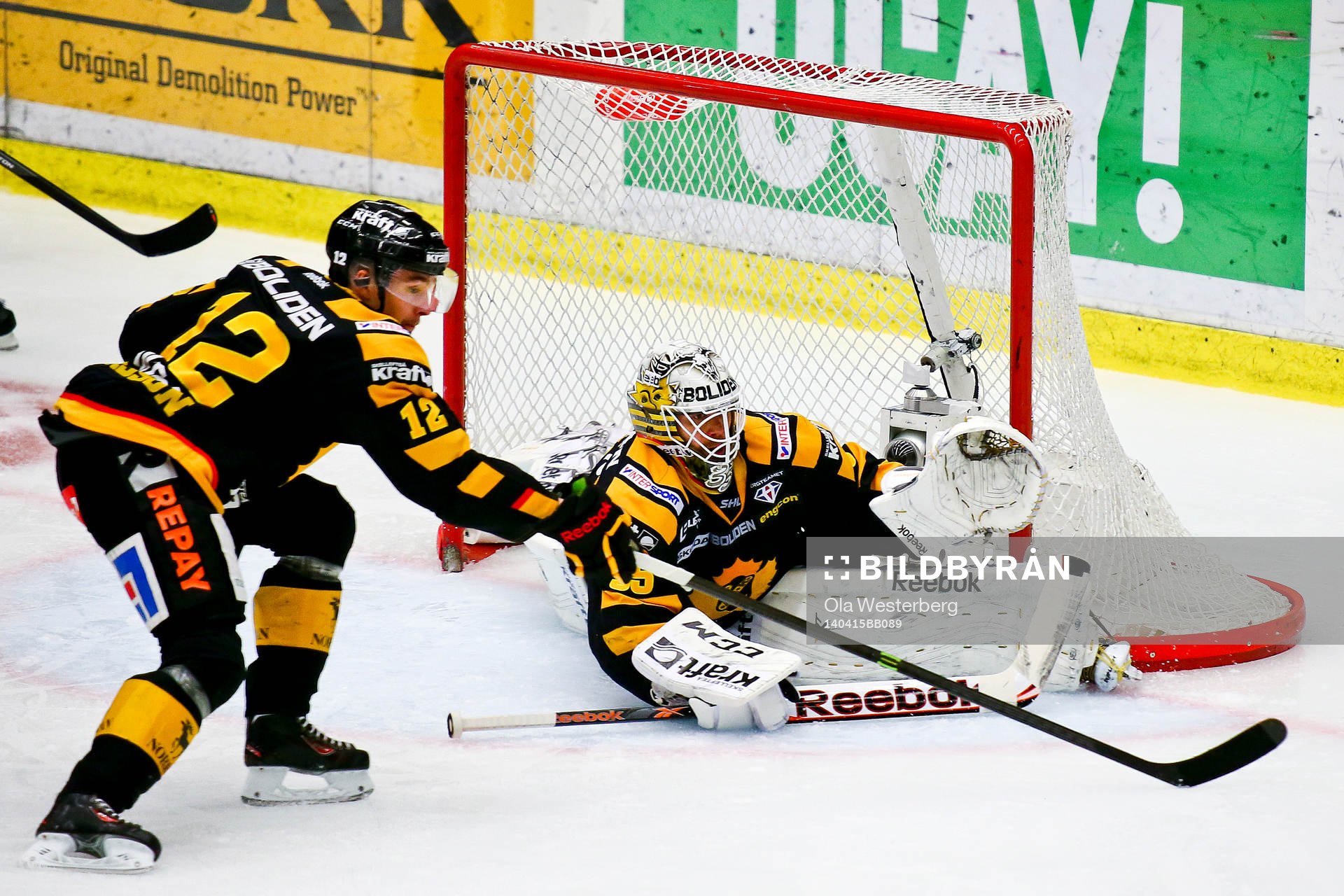 Skellefteås Markus Svensson och Adam Pettersson räddar