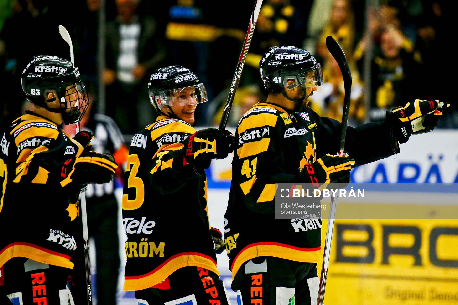 Skellefteås Pierre Eduoard Bellemare jublar mot Färjestad