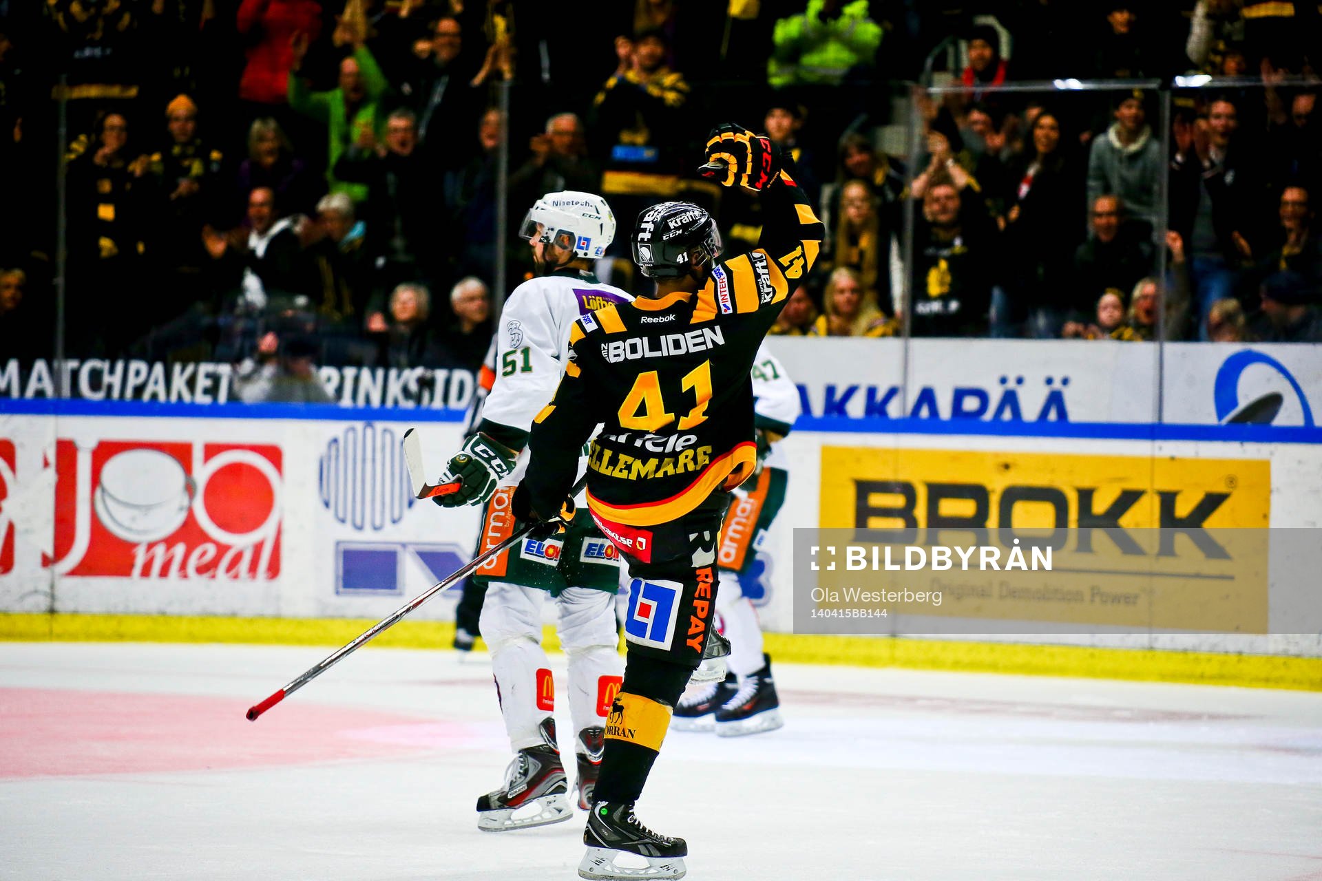 Skellefteås Pierre Eduoard Bellemare jublar mot Färjestad