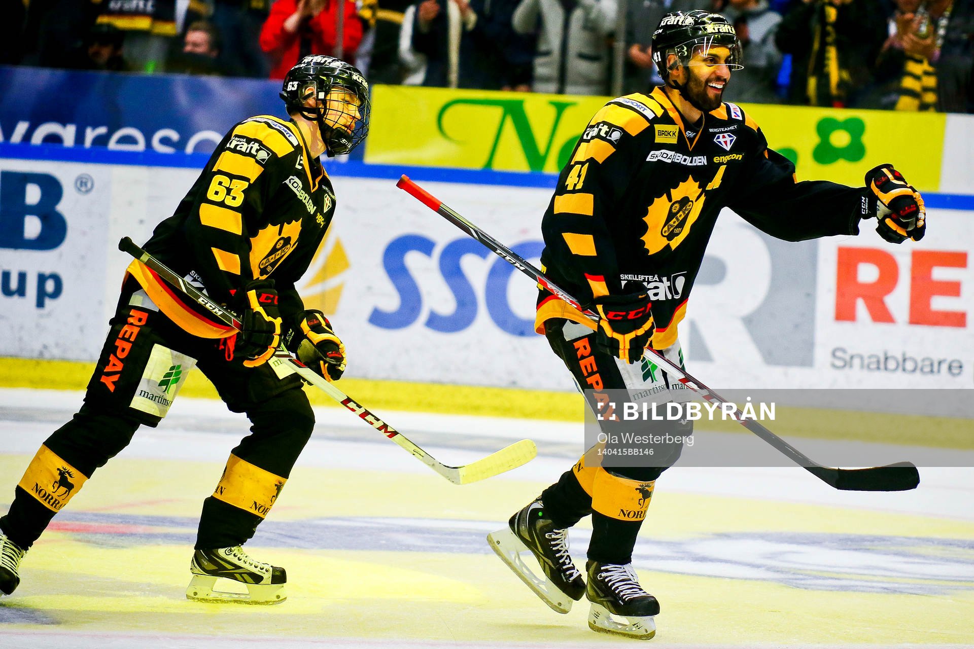 Skellefteås Pierre Eduoard Bellemare jublar mot Färjestad