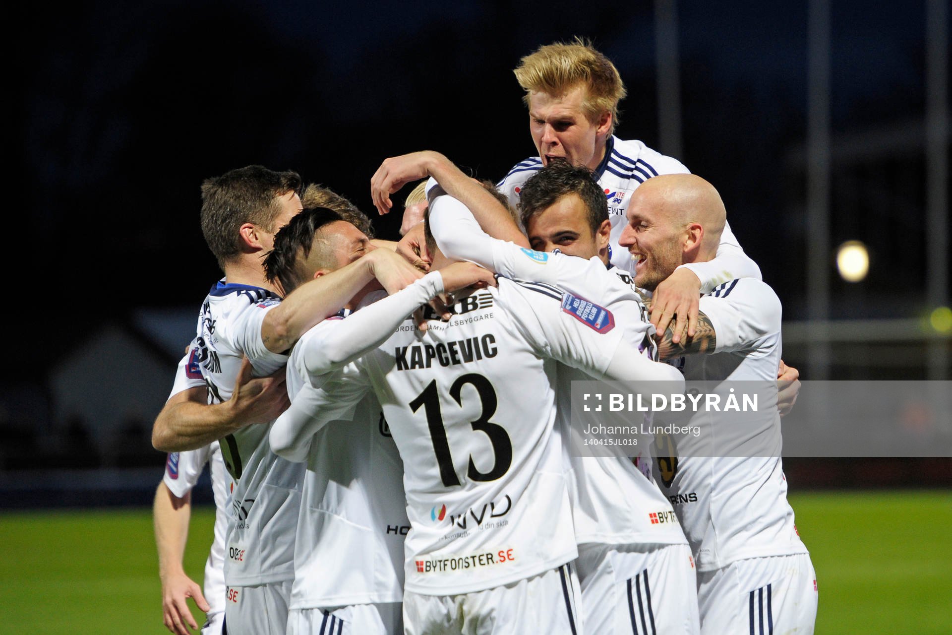 Huskvarnas Philip Bernholtz jublar efter 0-1 under fotbollsmatchen i Superettan mellan Sirius och Husqvarna den 15 april 2014 i Uppsala.