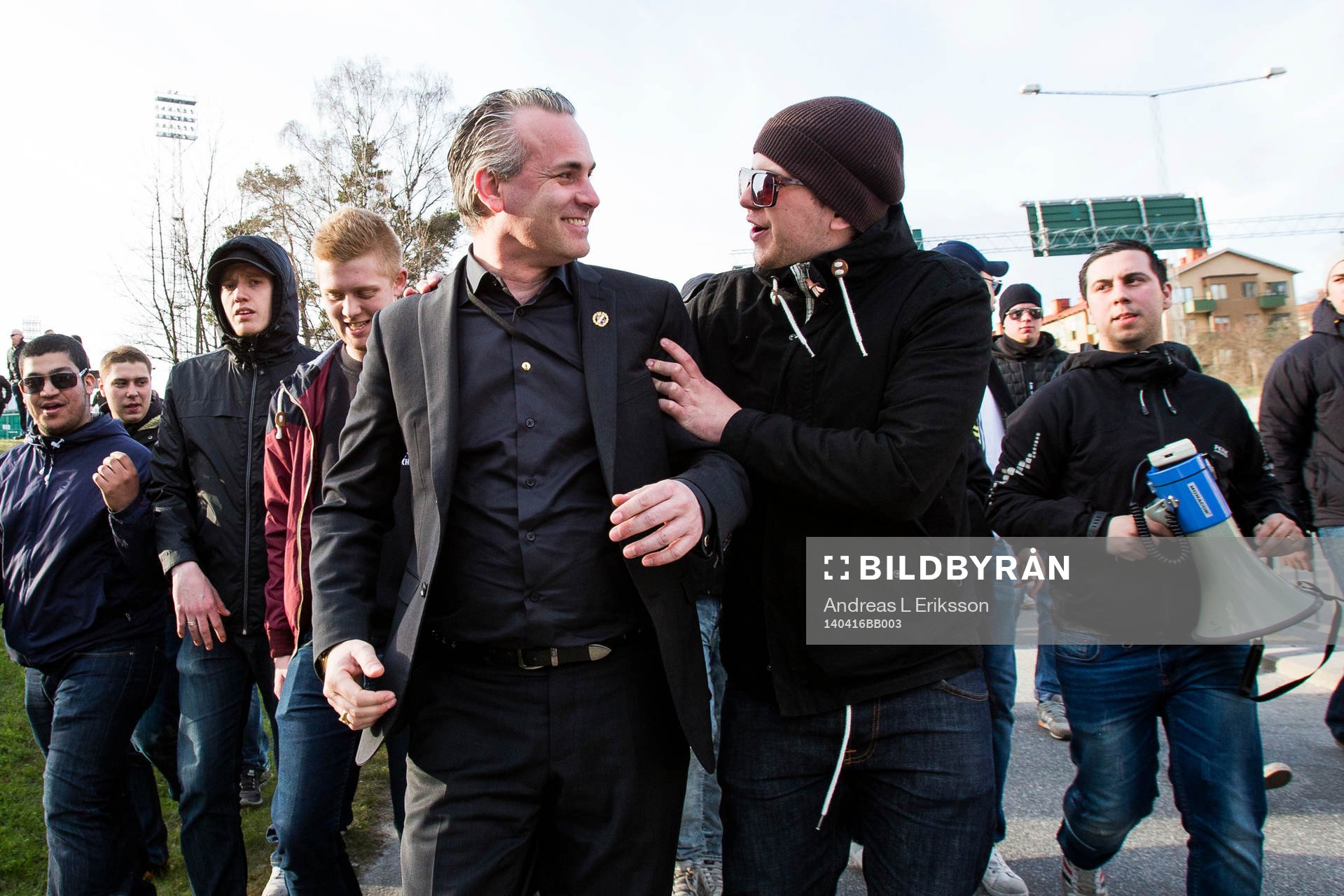 s ordförande Johan Segui möter upp supportrarna