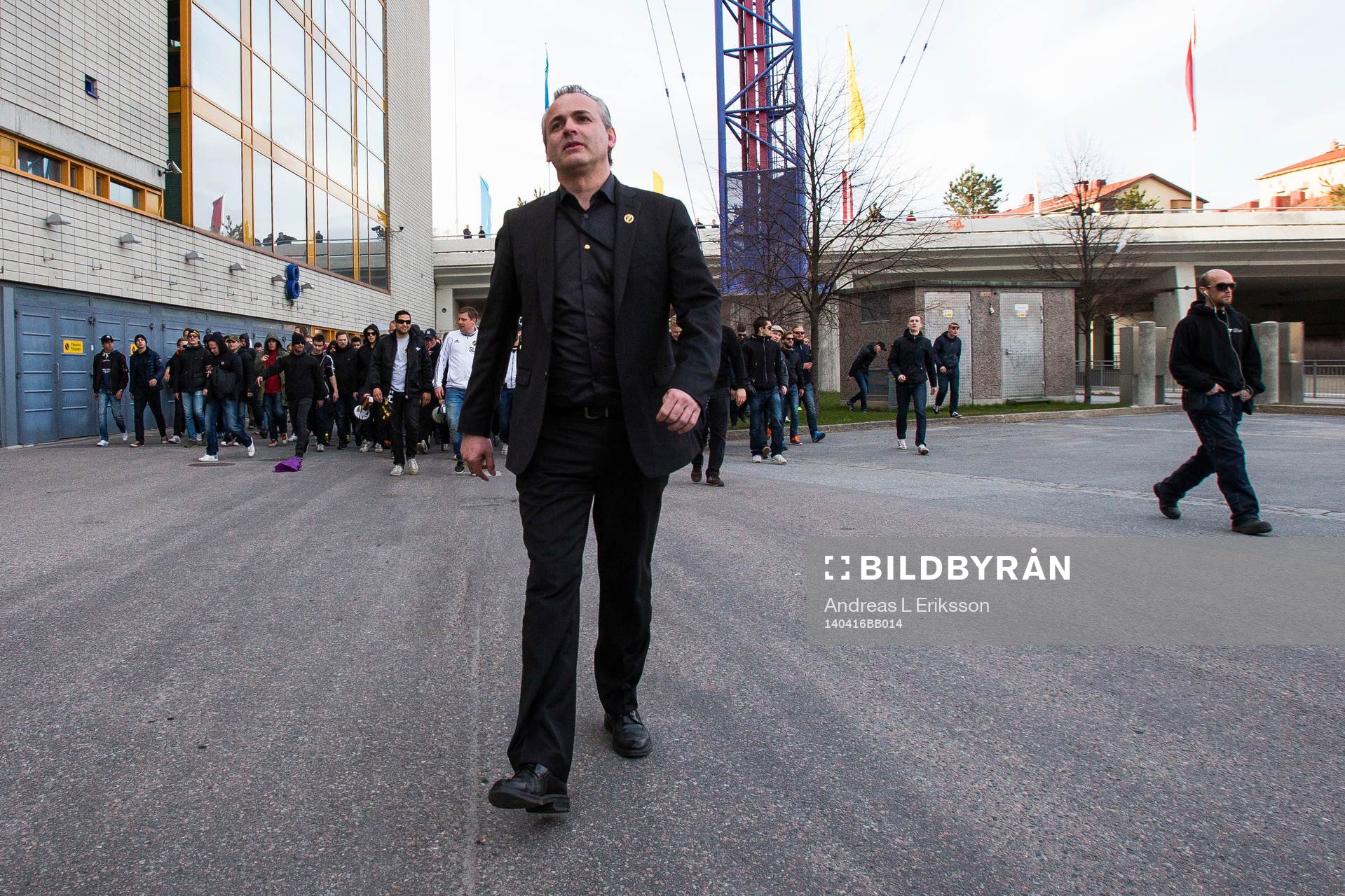 s ordförande Johan Segui möter upp supportrarna