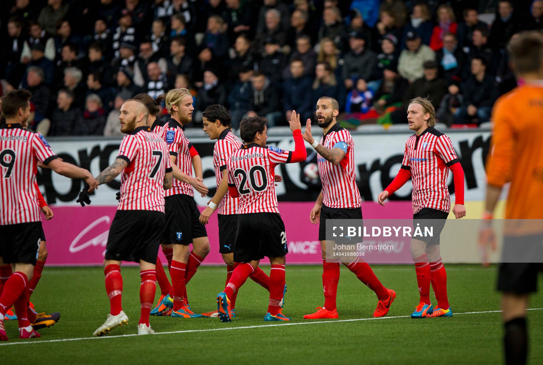 Malmö FFs Guillermo Molins gör 1-0 på Örebros målvakt