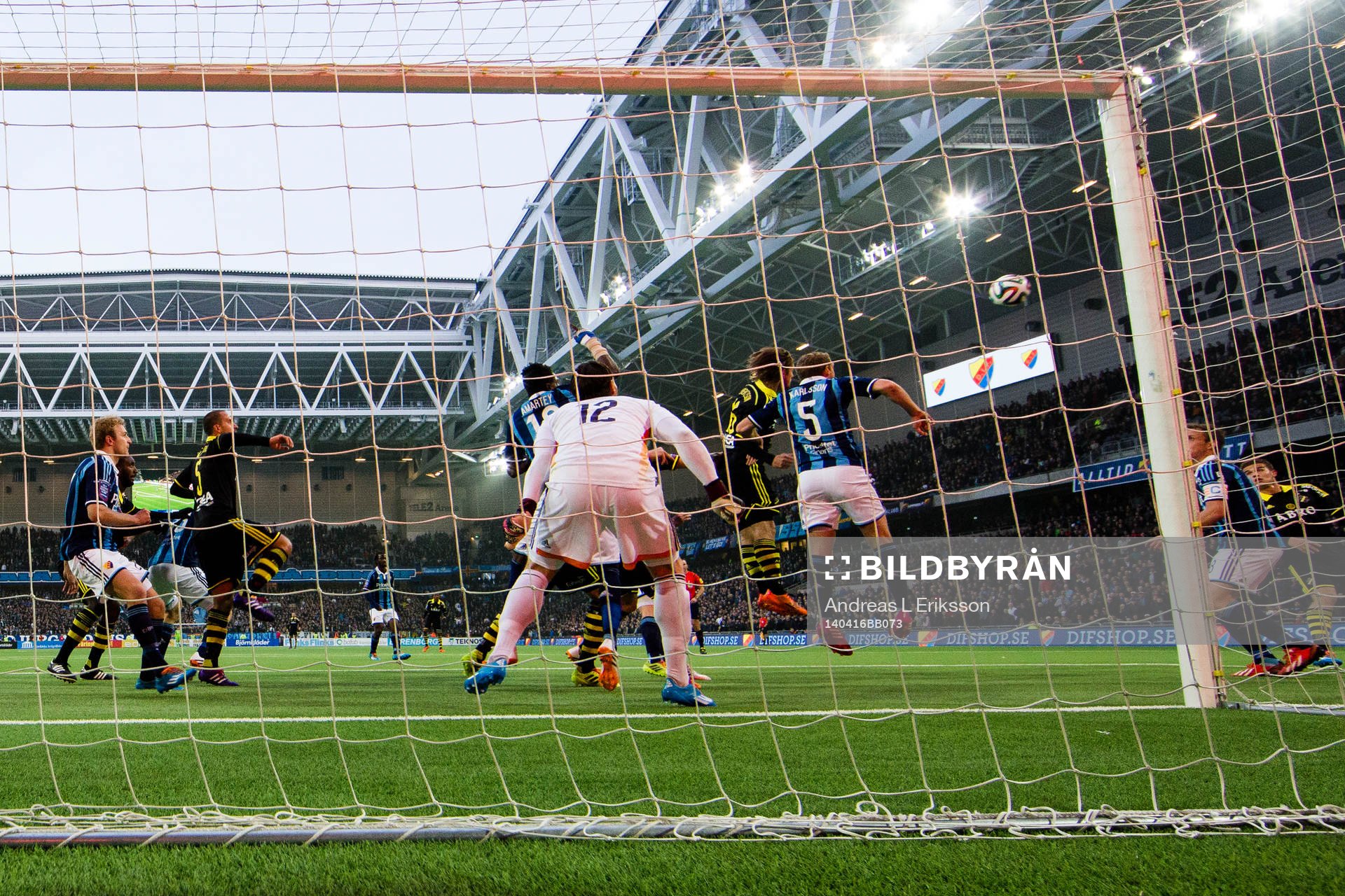 s Martin Lorentzson nickar in 1-0 för AIK bakom