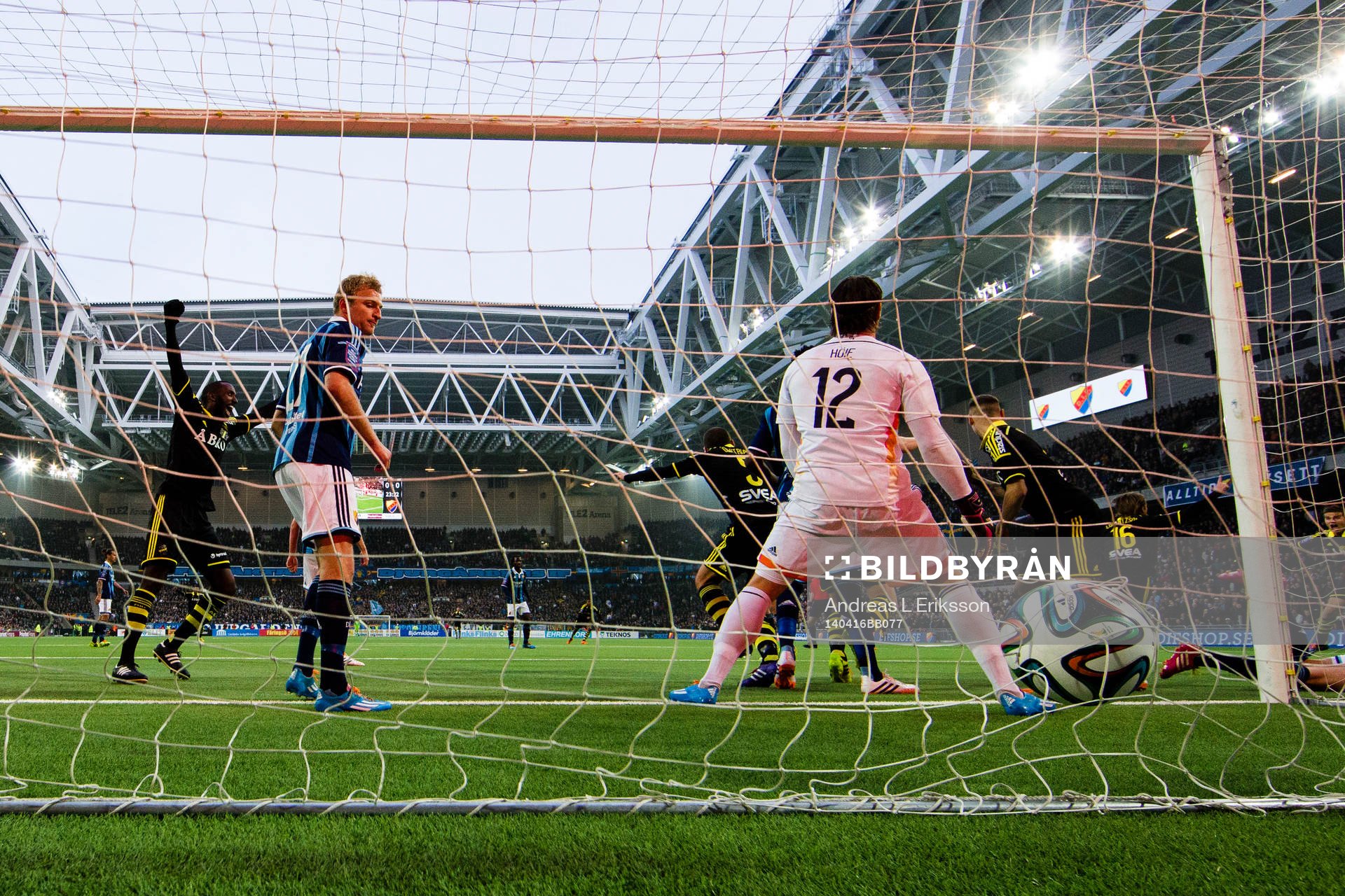 s Martin Lorentzson nickar in 1-0 för AIK bakom